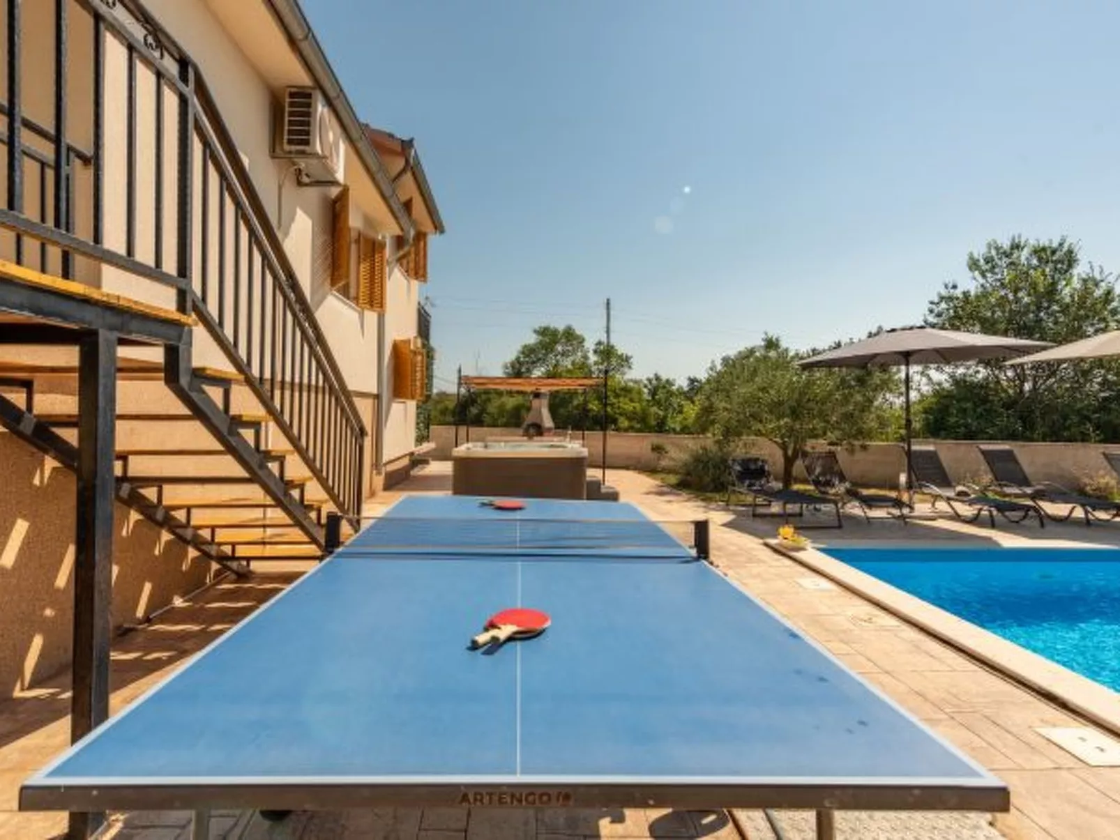 Holiday house Tina with jacuzzi and pool
