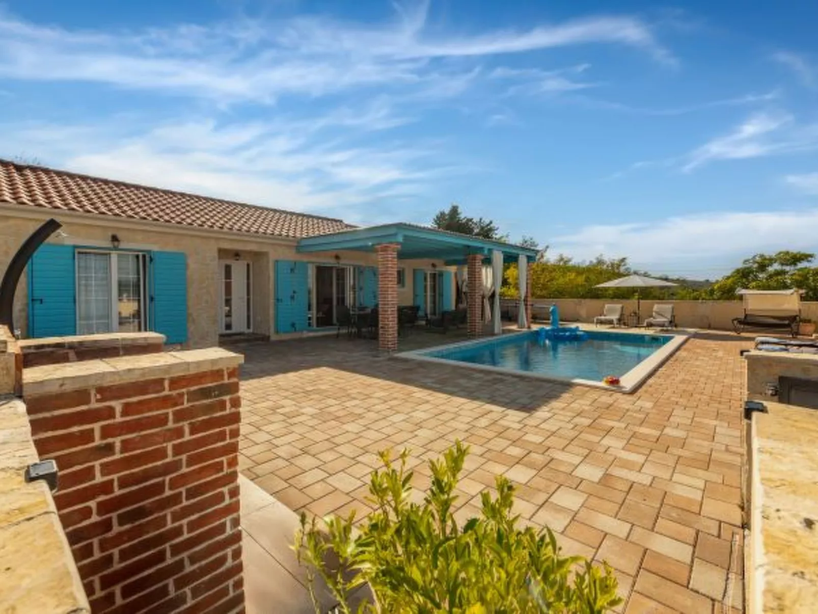 Villa Jurenda with heated pool