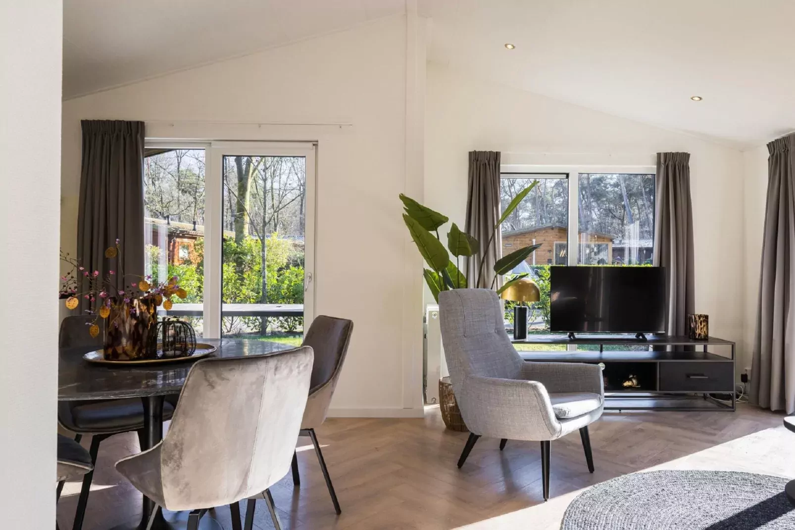 Vakantiepark Latour 8-Living room