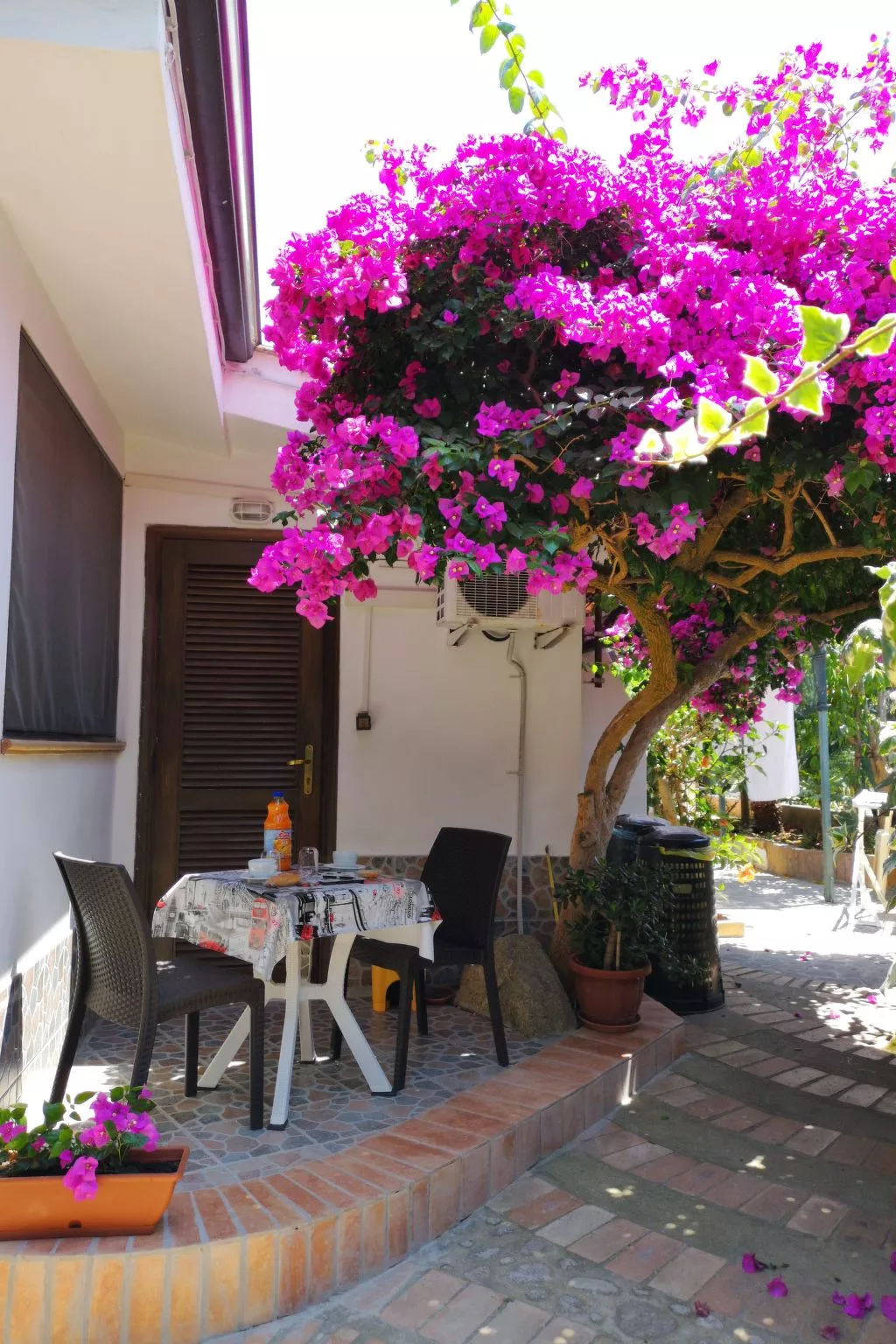 Gästezimmer 'Room' mit Grill