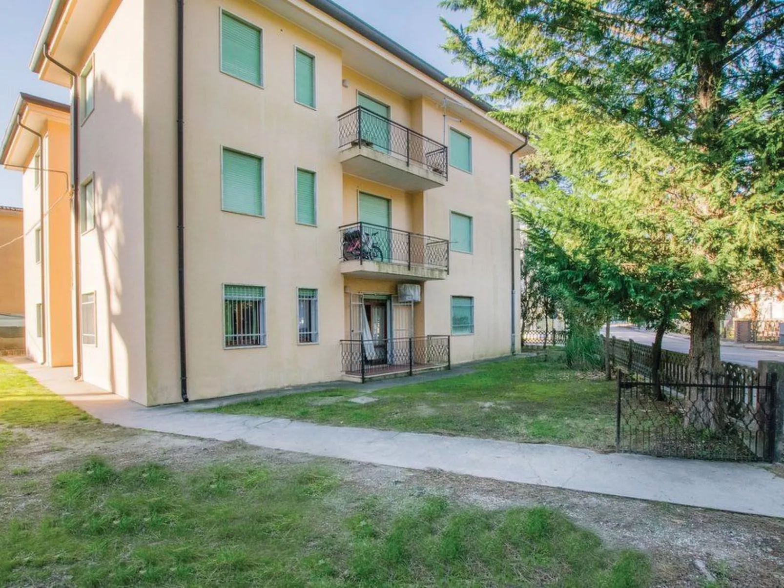 Wohnung in Rosolina Mare mit Garten