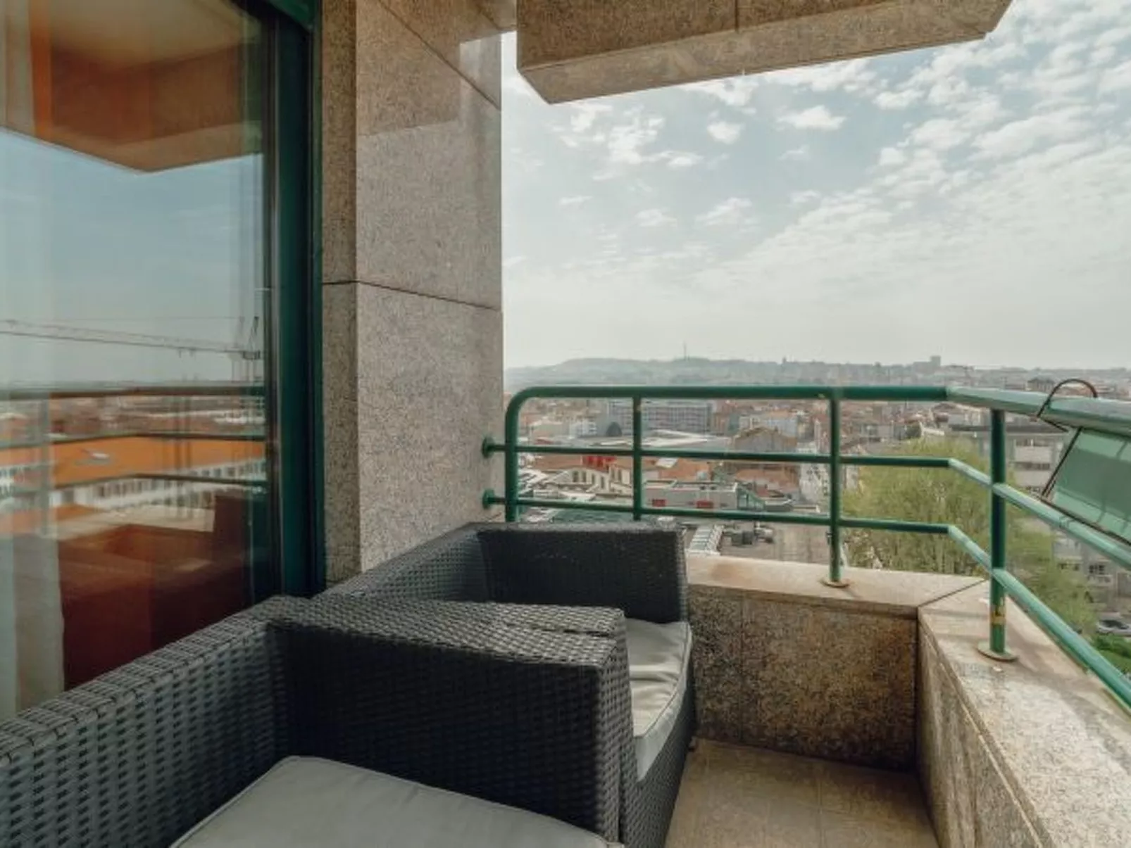 DOWNTOWN GRAND TOWER VIEW by VACATIONY