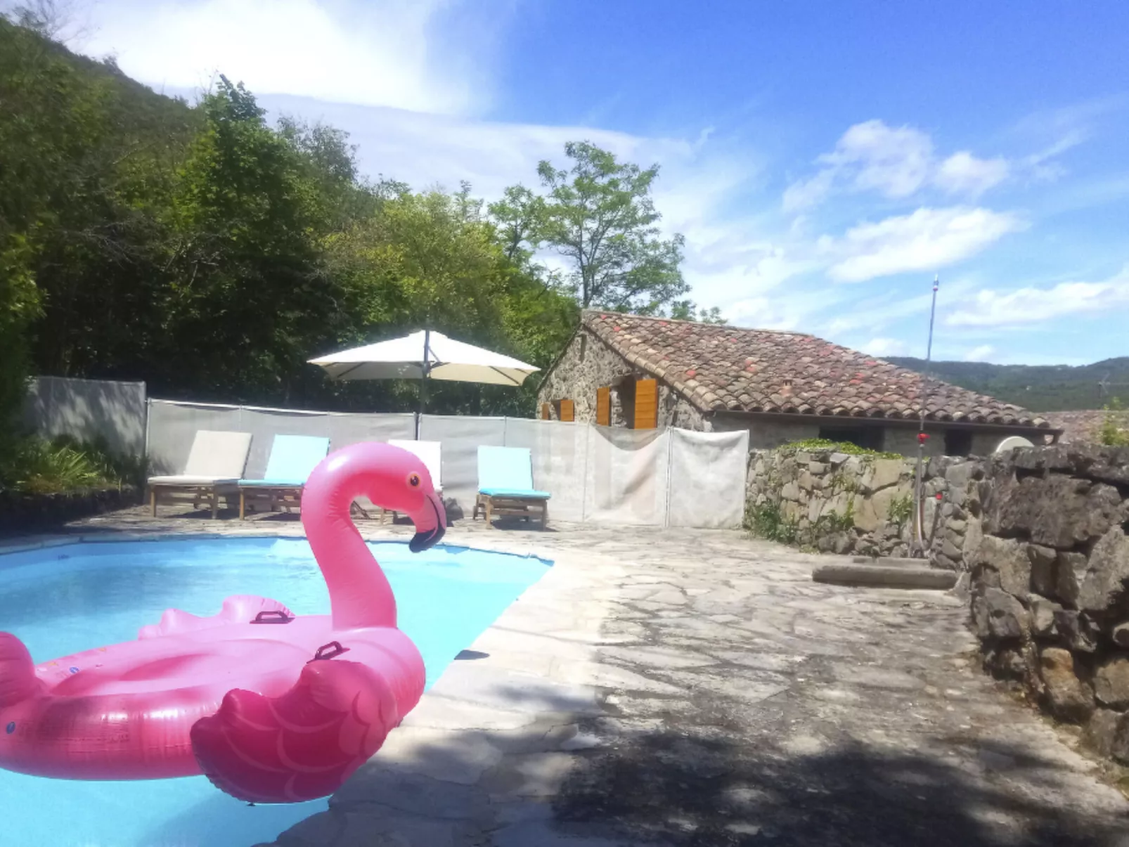 "Gîte La Calade" mit Pool