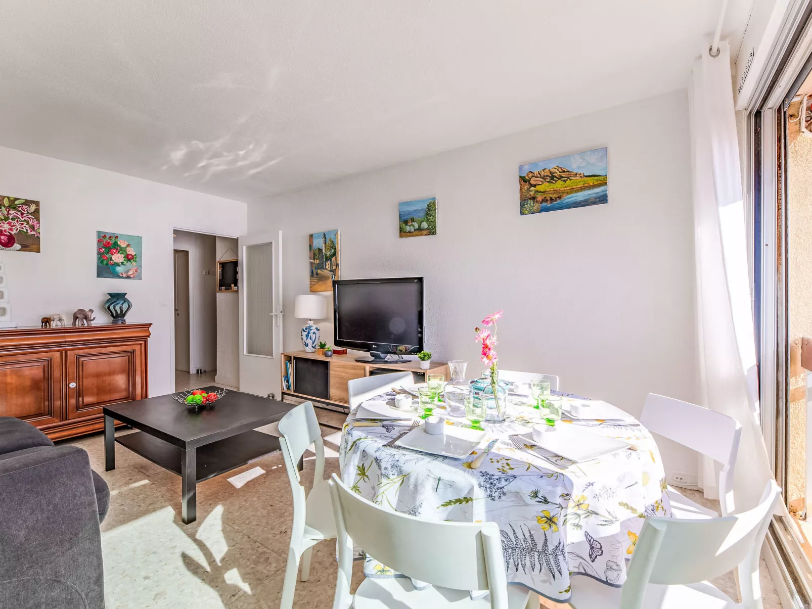 Le Grand Large - Inside