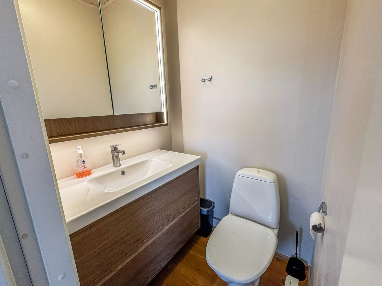 Hallan paroni b paritalo - Drinnen