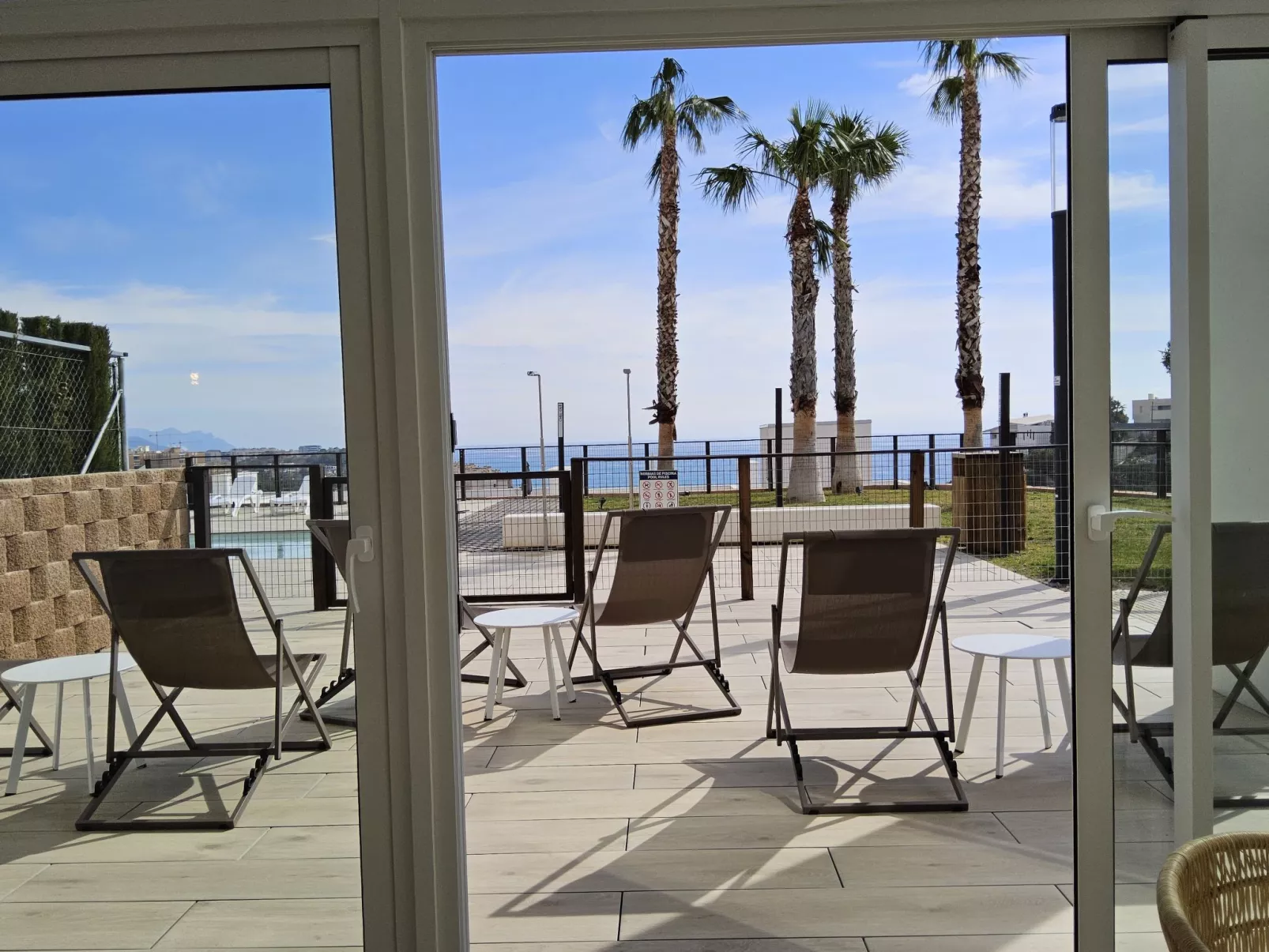 Bolnou Blue Sea - Draußen