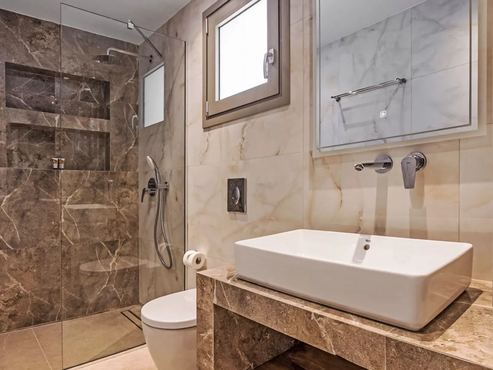 Ferienvilla "Arfna Villa B" mit privatem Pool - Dedans