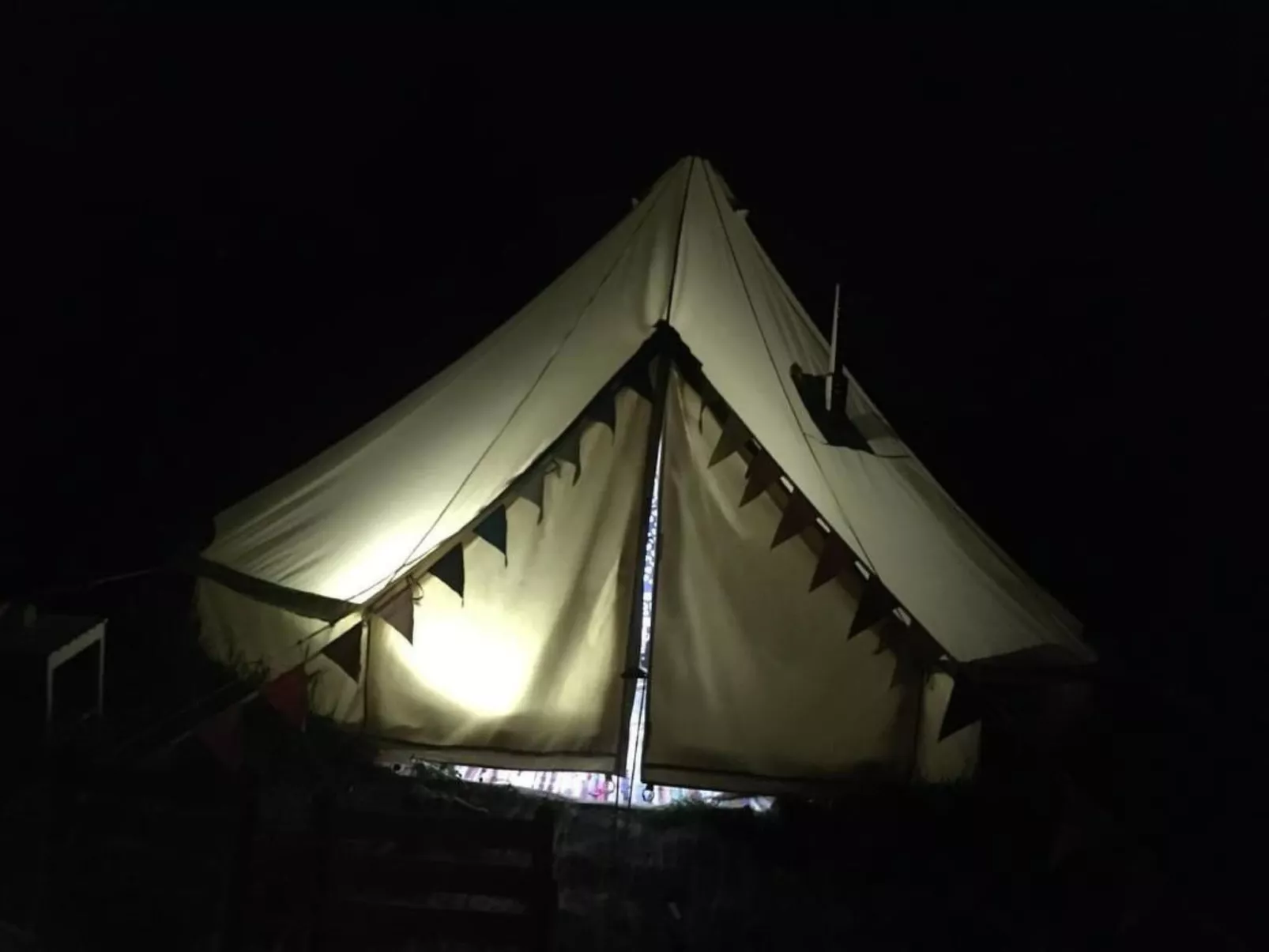 Zeltferien Into the Wäid "Zelt unter der Esche"