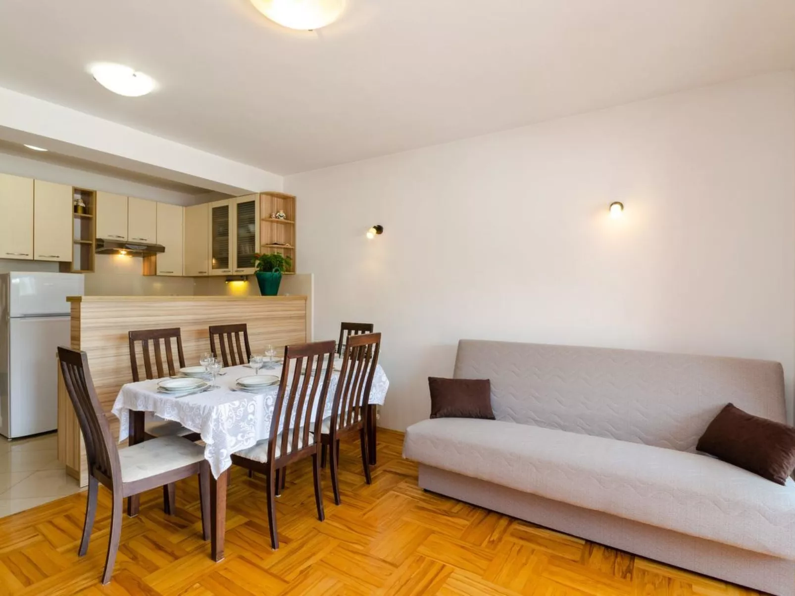 LAURA 1 / HR-05492-01