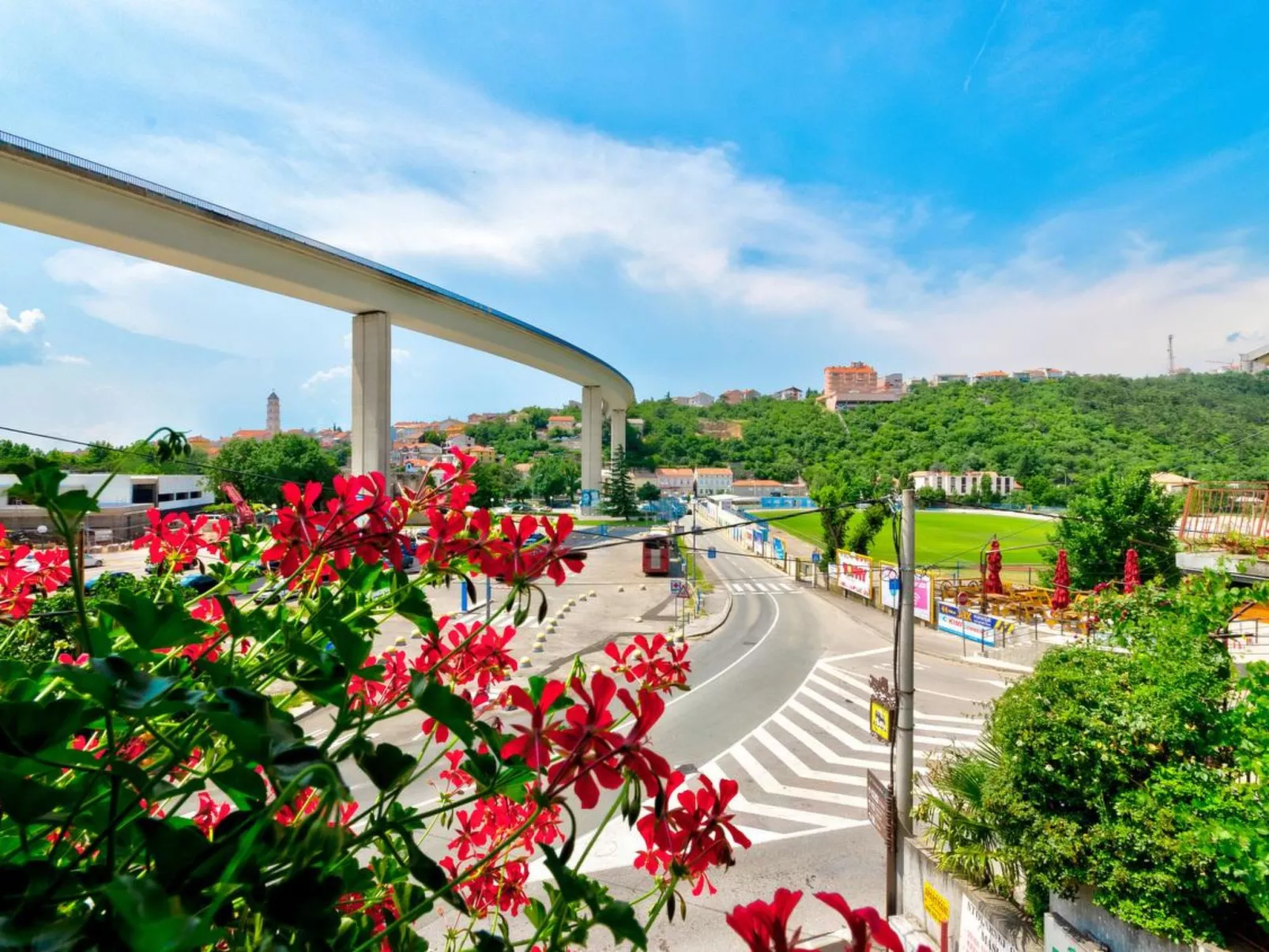 LAURA 4 / HR-05492-04