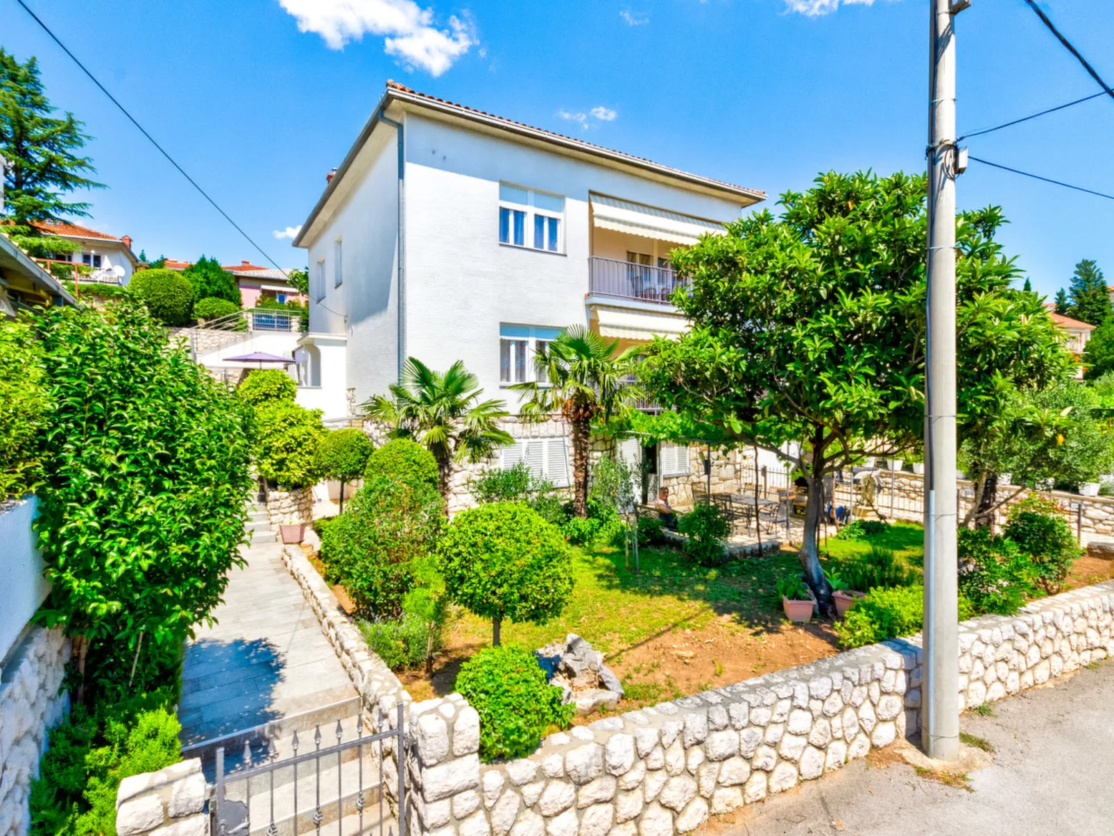 MLADEN 1 / HR-07977-01