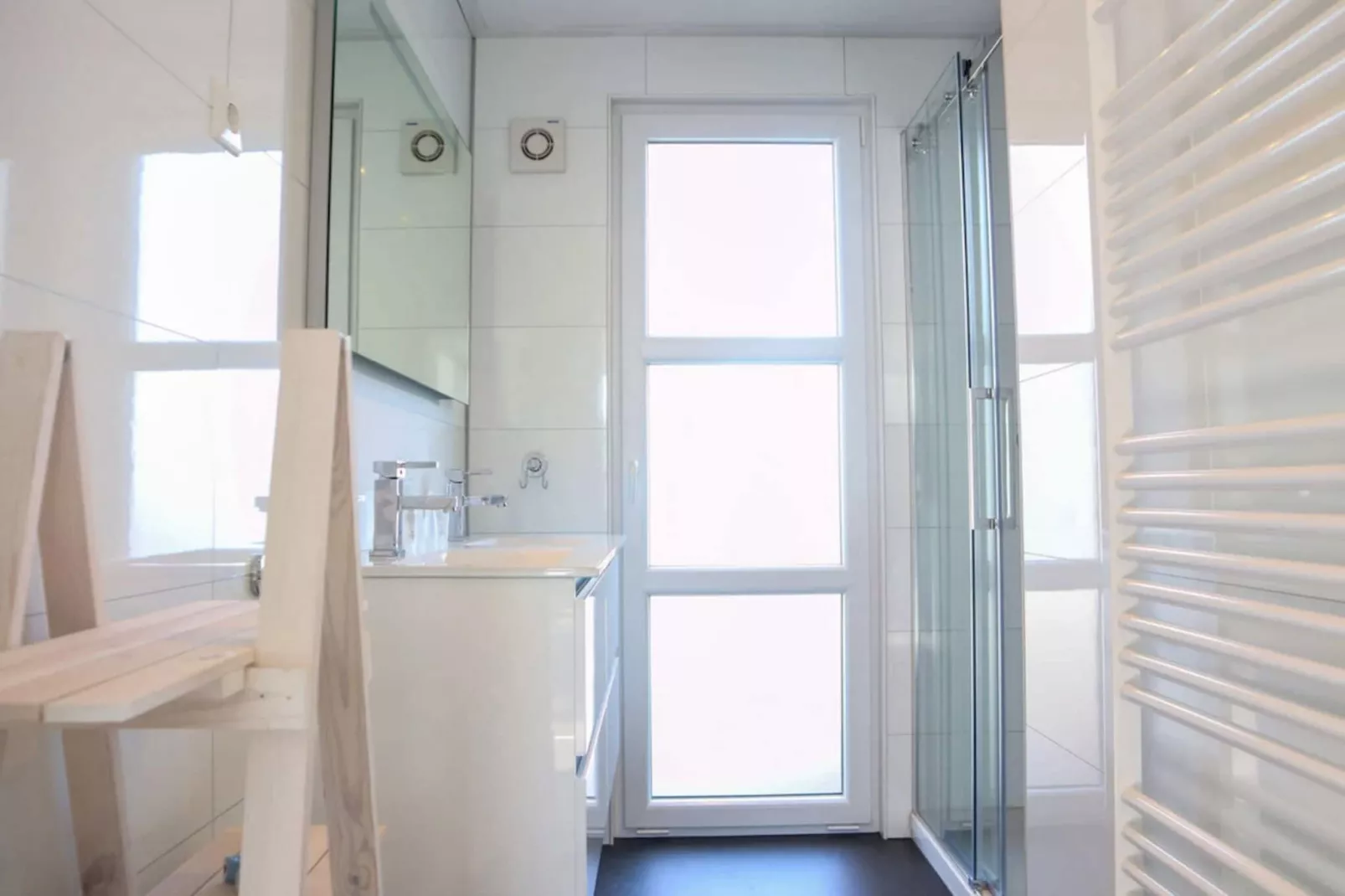 Resort Maasduinen 19-Bathroom