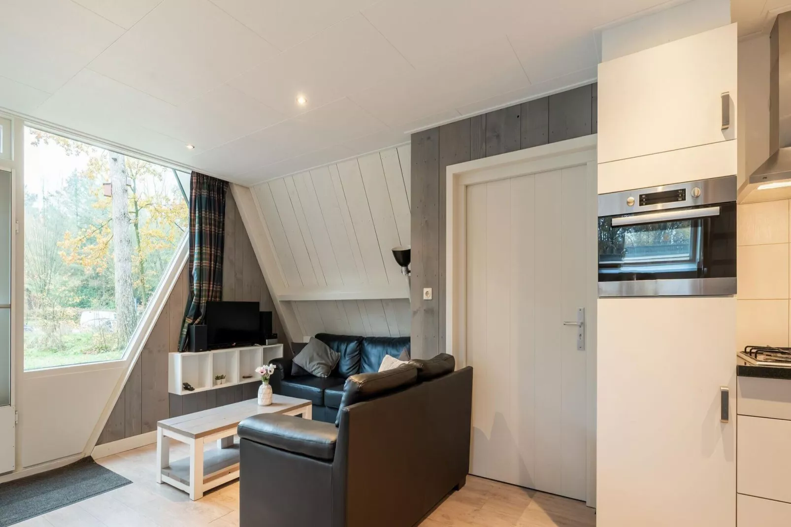Combi bungalow Vosseven 84 & 85-Living room