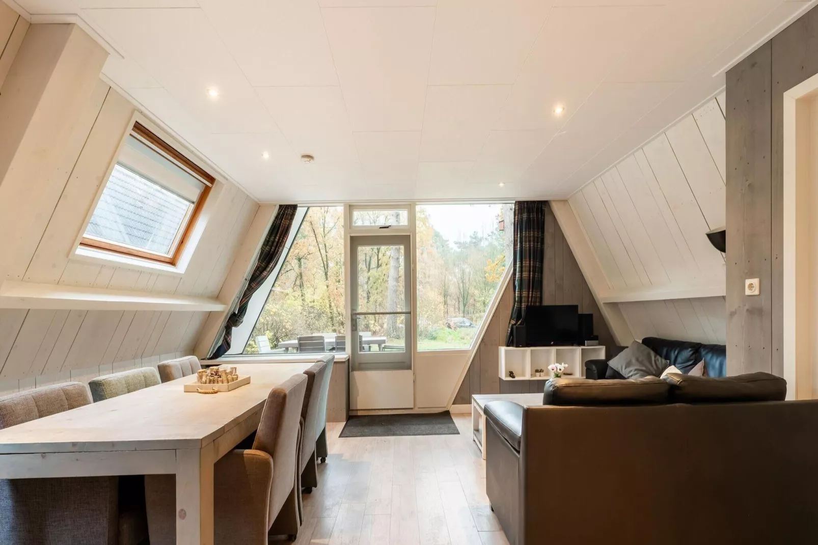 Combi bungalow Vosseven 84 & 85-Living room