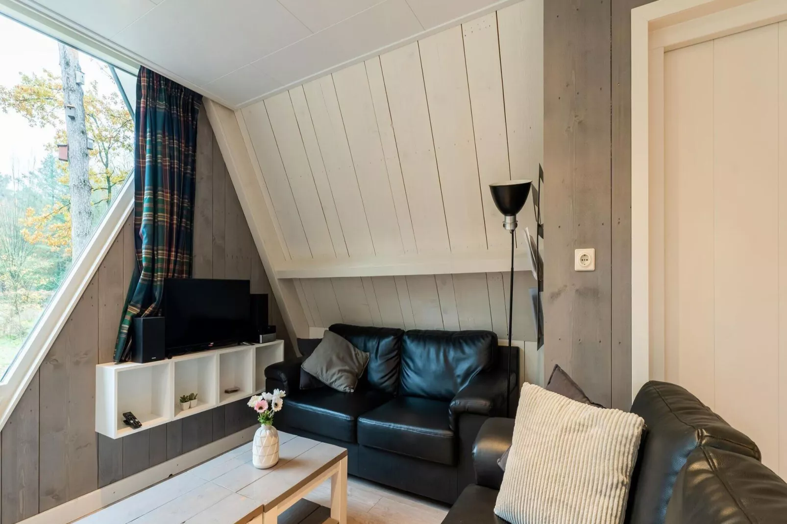 Combi bungalow Vosseven 84 & 85-Living room