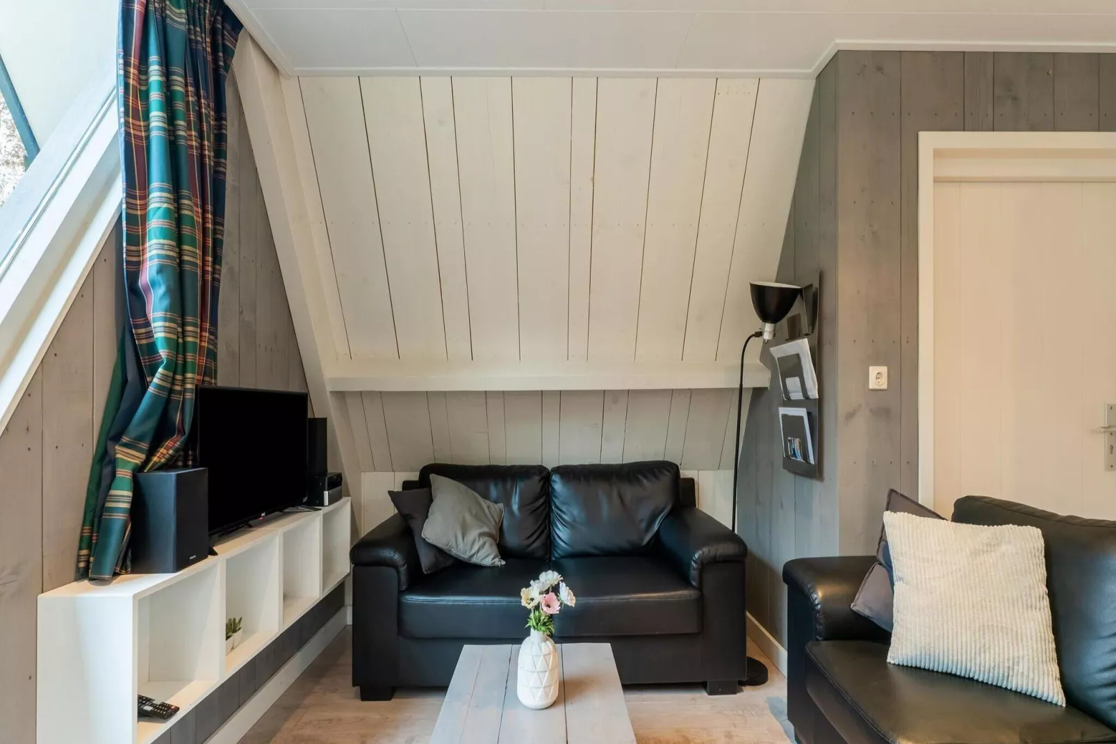 Combi bungalow Vosseven 84 & 85-Living room