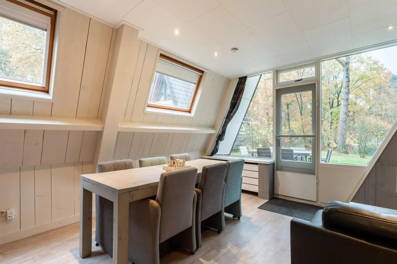Combi bungalow Vosseven 84 & 85-Dining room