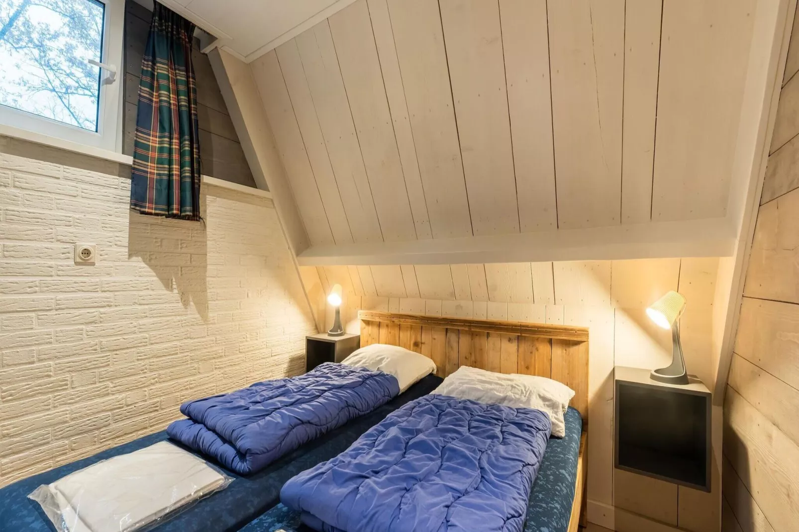 Combi bungalow Vosseven 84 & 85-Bedroom