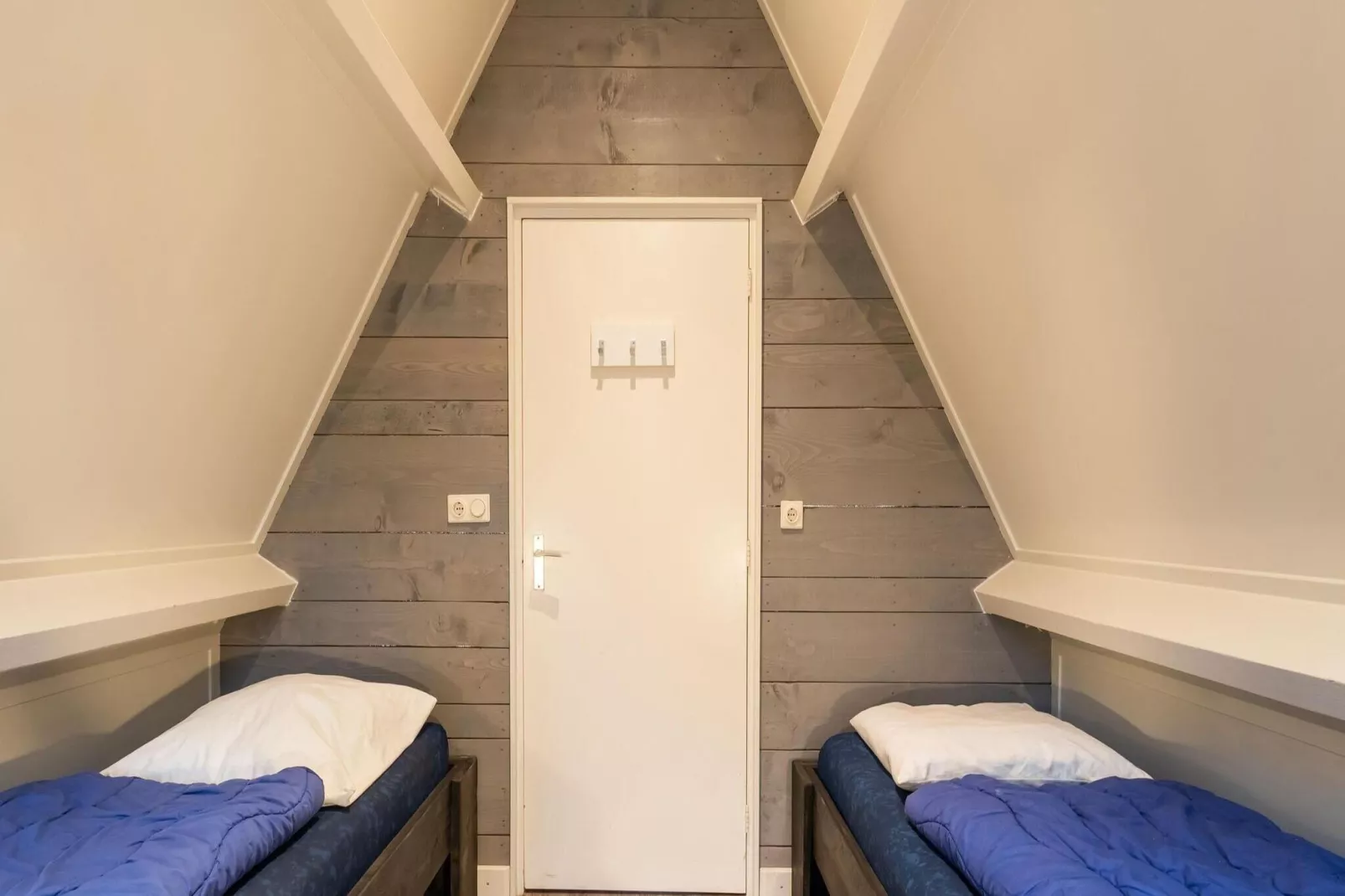 Combi bungalow Vosseven 84 & 85-Bedroom