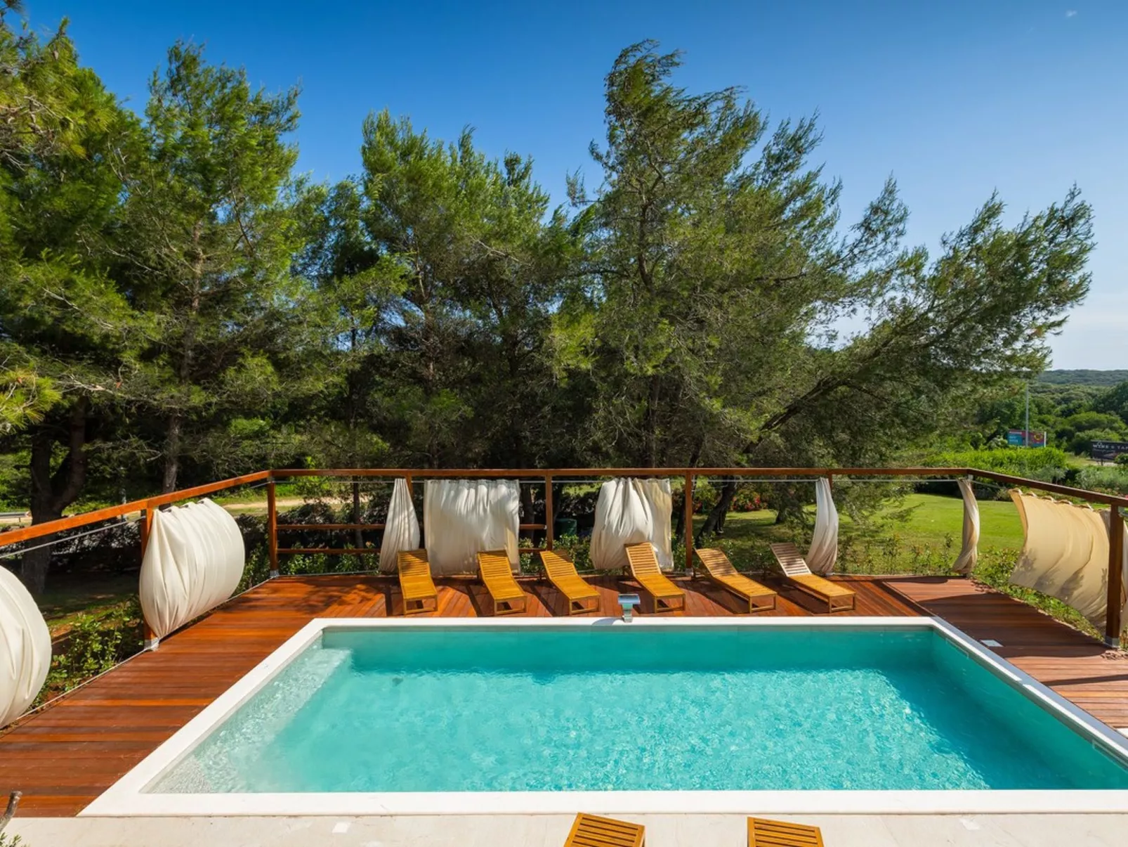 Villa Black and White