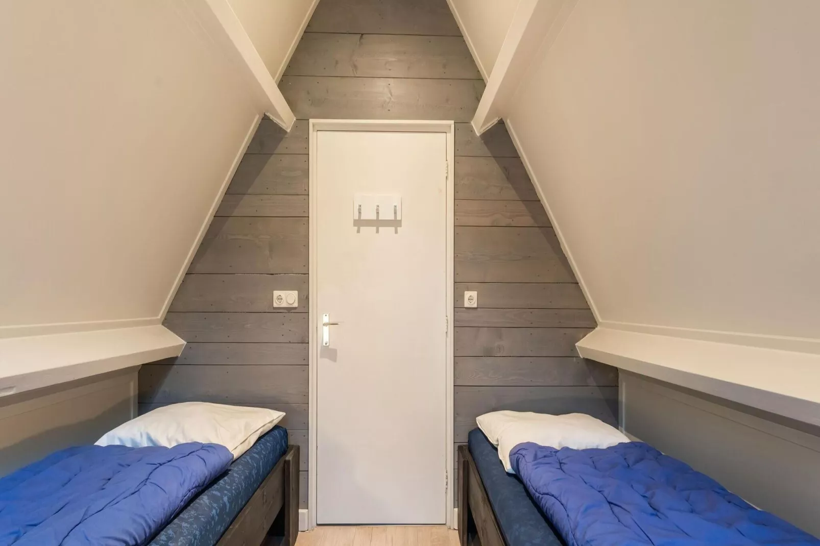 Combi bungalow Vosseven 84 & 85-Bedroom