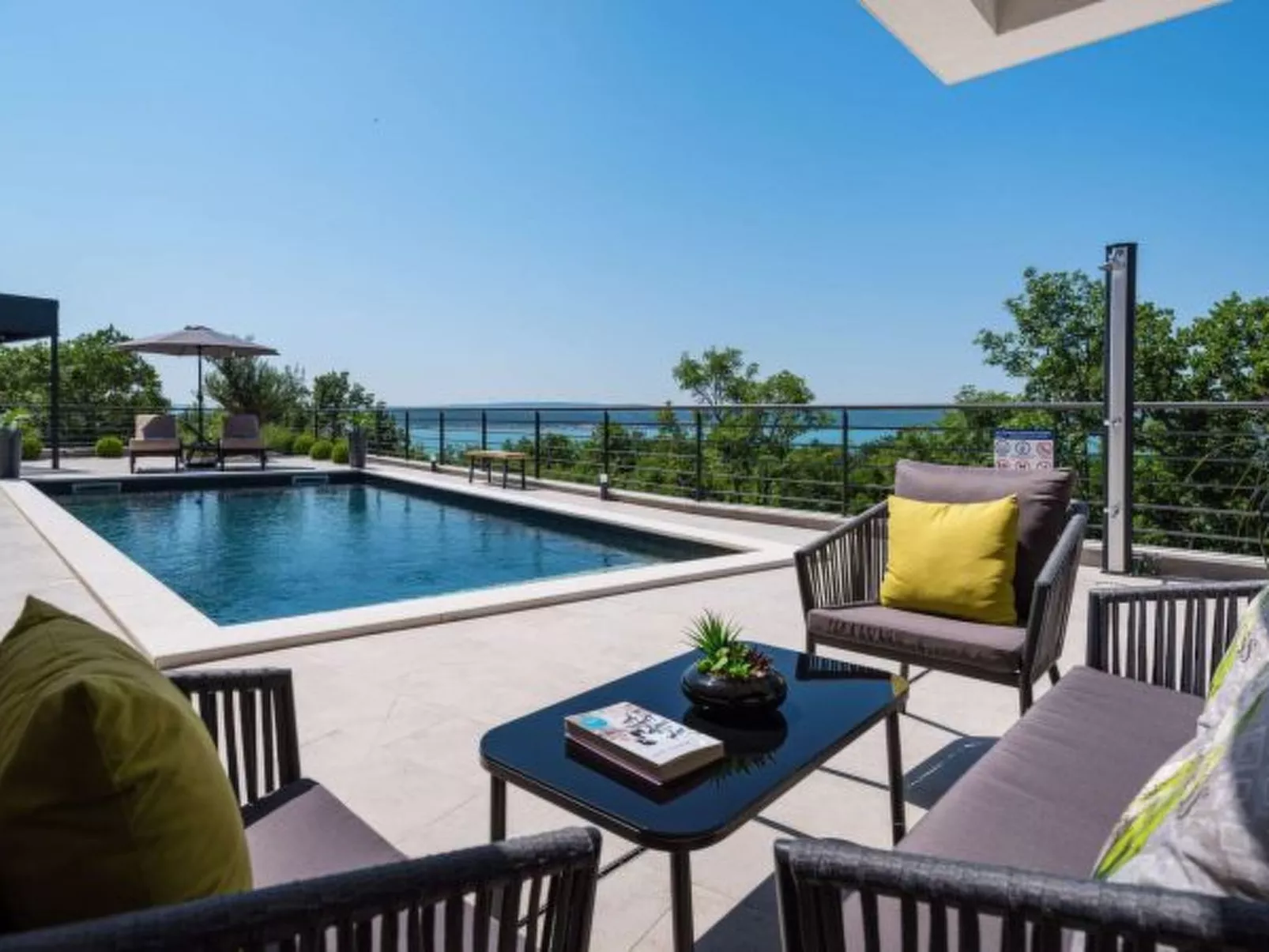 Villa Royal Hill with pool