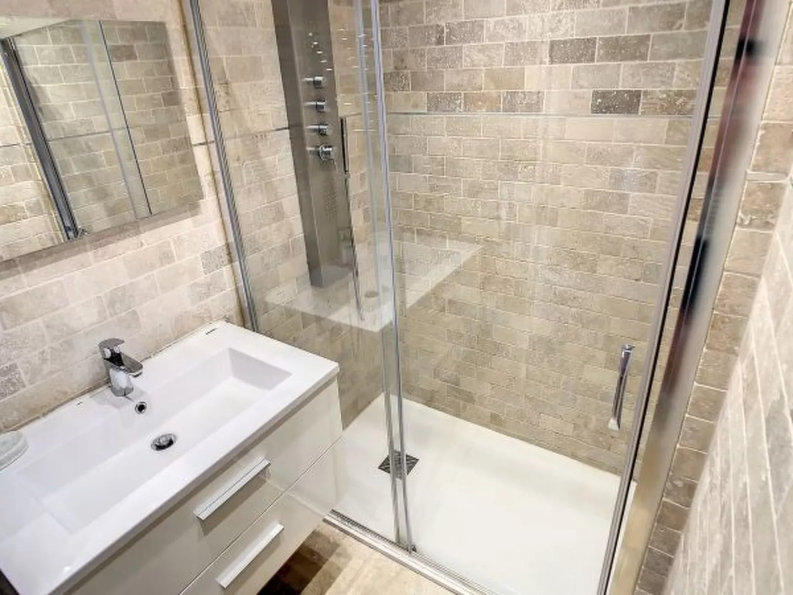 Central 1 bedroom rue d'Antibes , 202