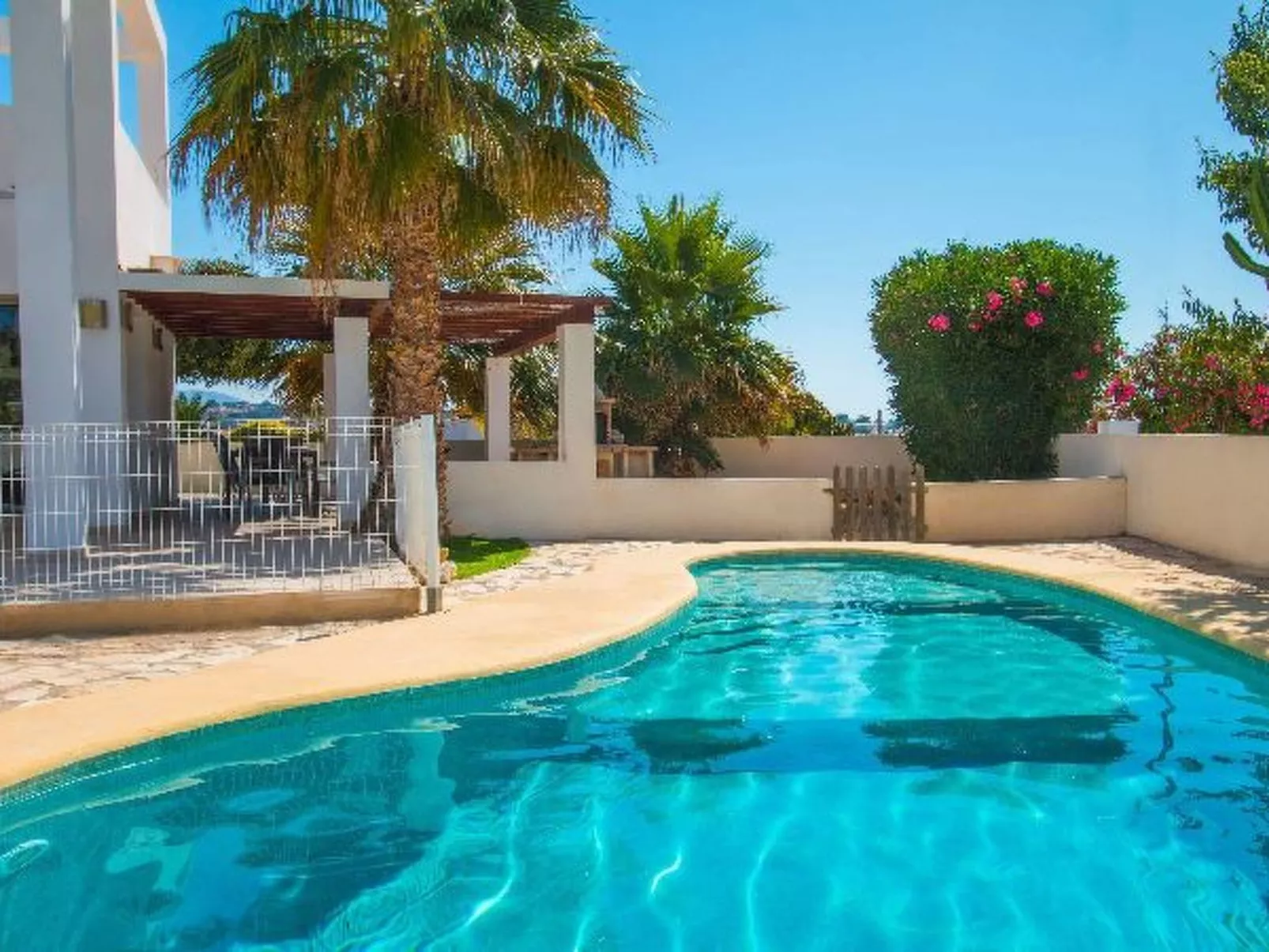 Villa Athos - PlusHolidays