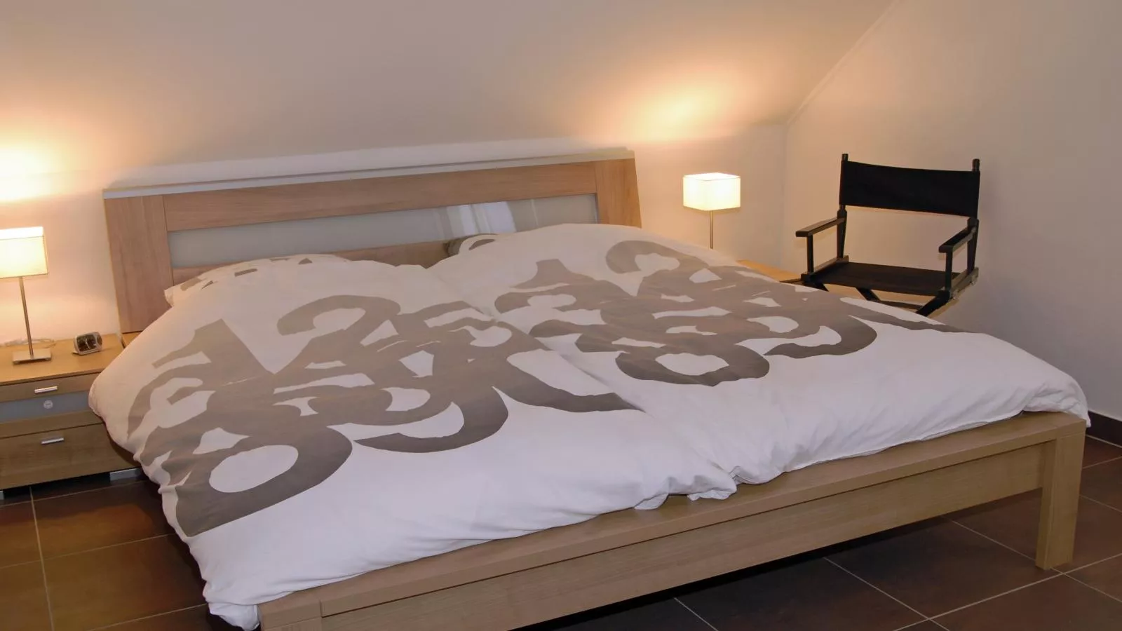 Schneeweiss-Bedroom