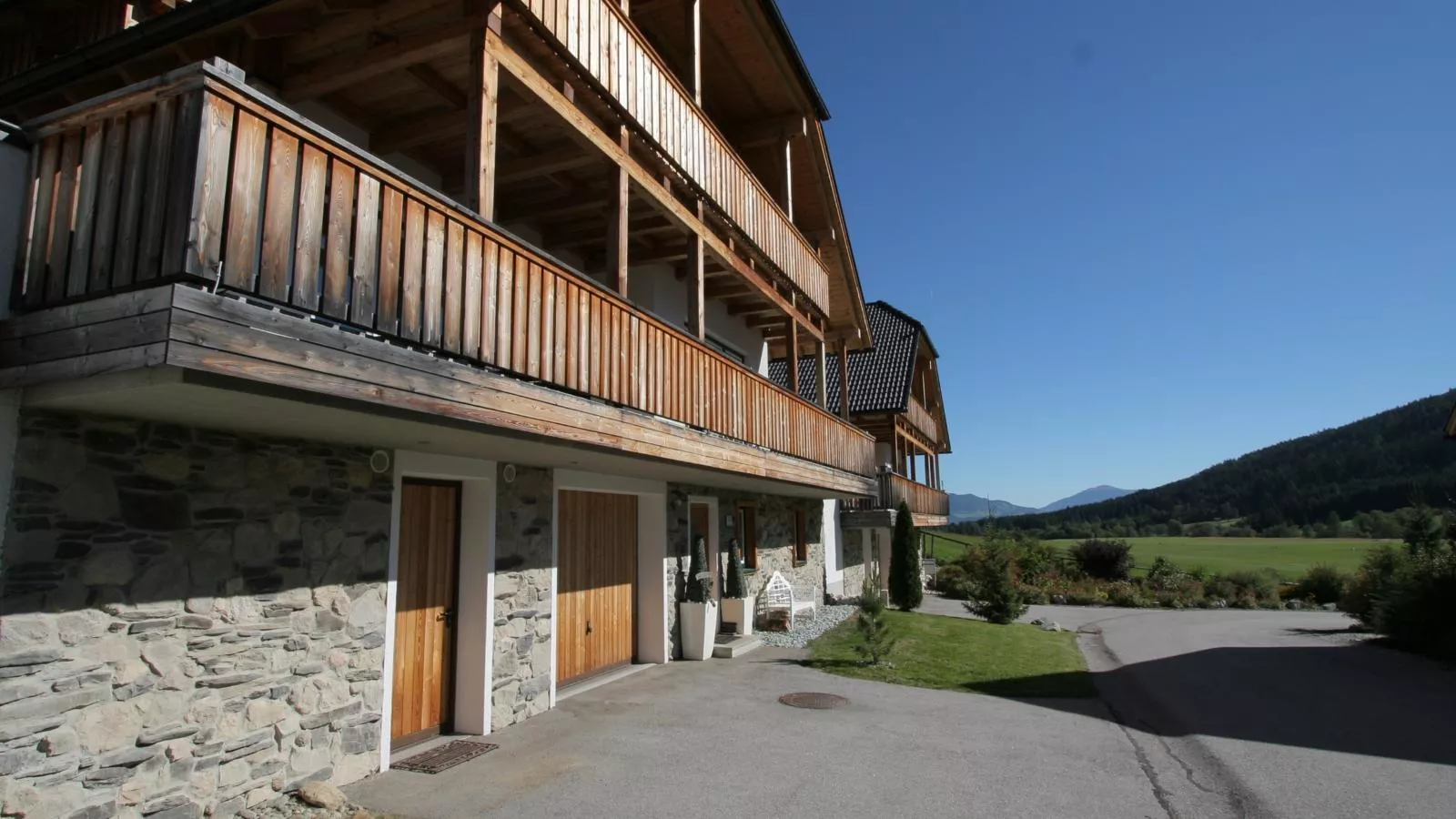 Schneeweiss-Exterior summer