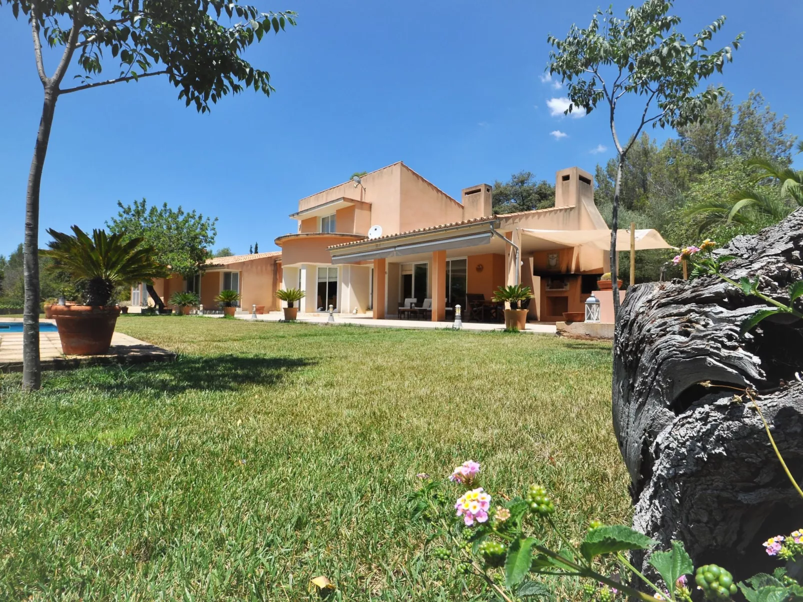 Villa con piscina y pista de tenis privada ideal para familias.  - WiFi Gratis