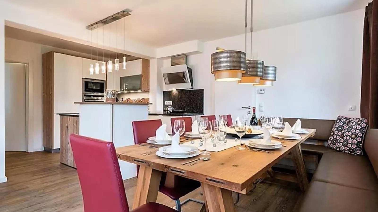 Miranda I-Dining room