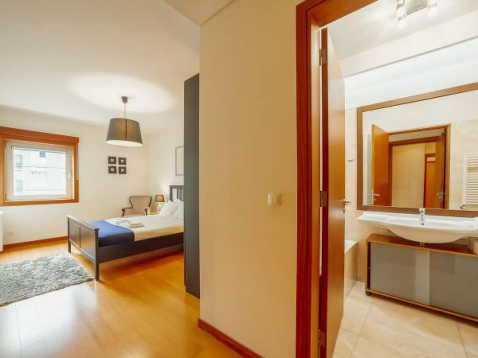 DOWNTOWN DELUXE 6 by VACATIONY