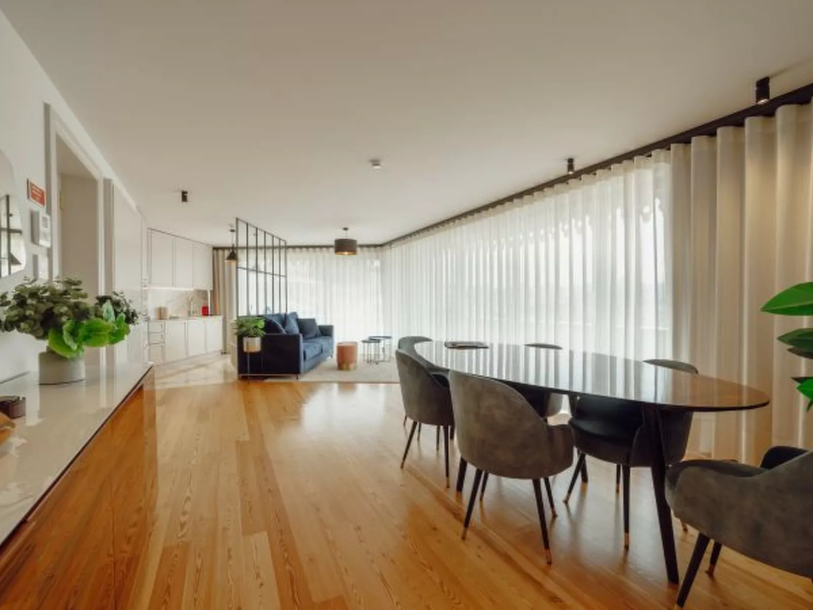 DOWNTOWN PENTHOUSE with RIVER VIEW by VACATIONY