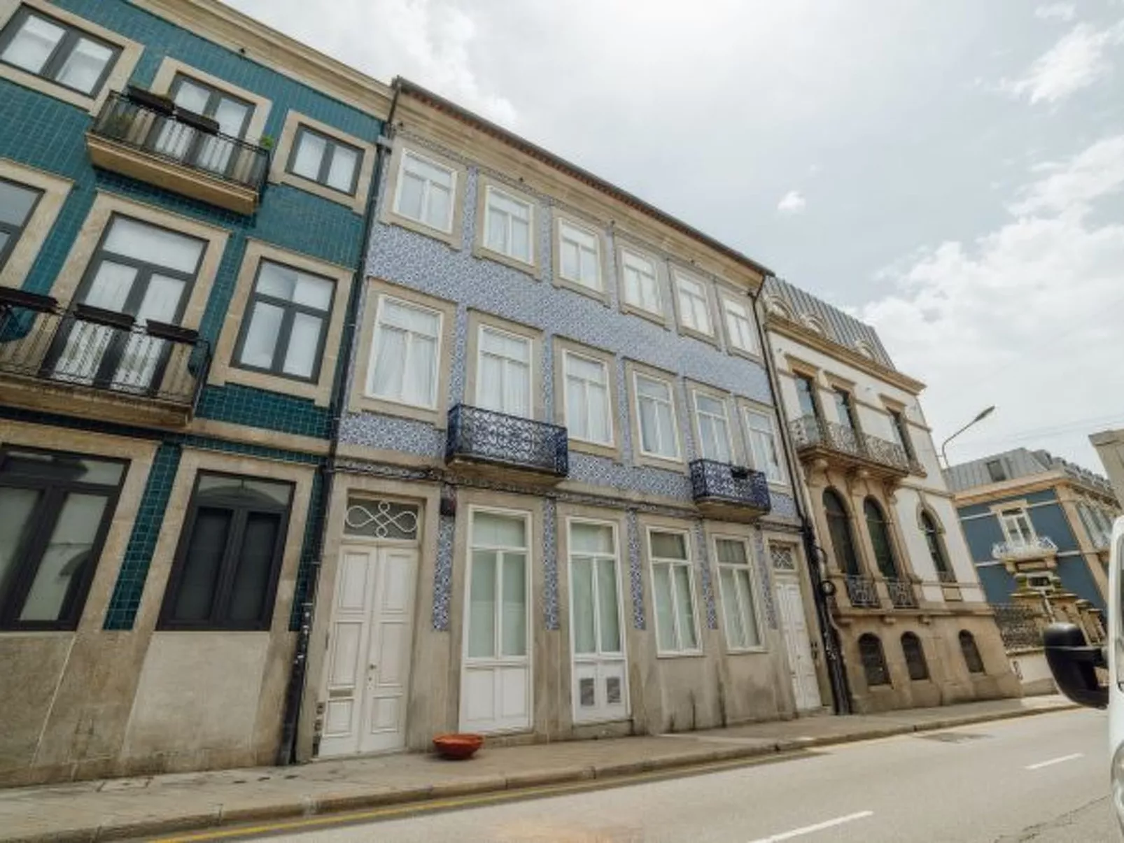 HISTORIC & BRIGHT BOLHAO MEZZANINE by VACATIONY