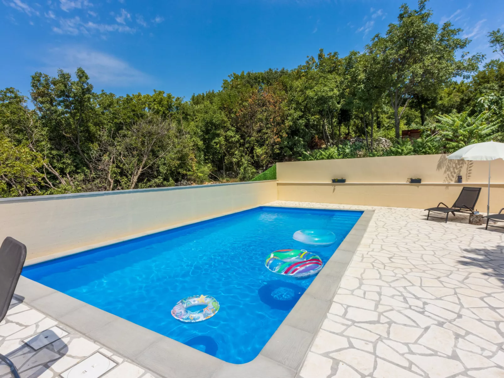 Raj - Inn / HR-10606-01