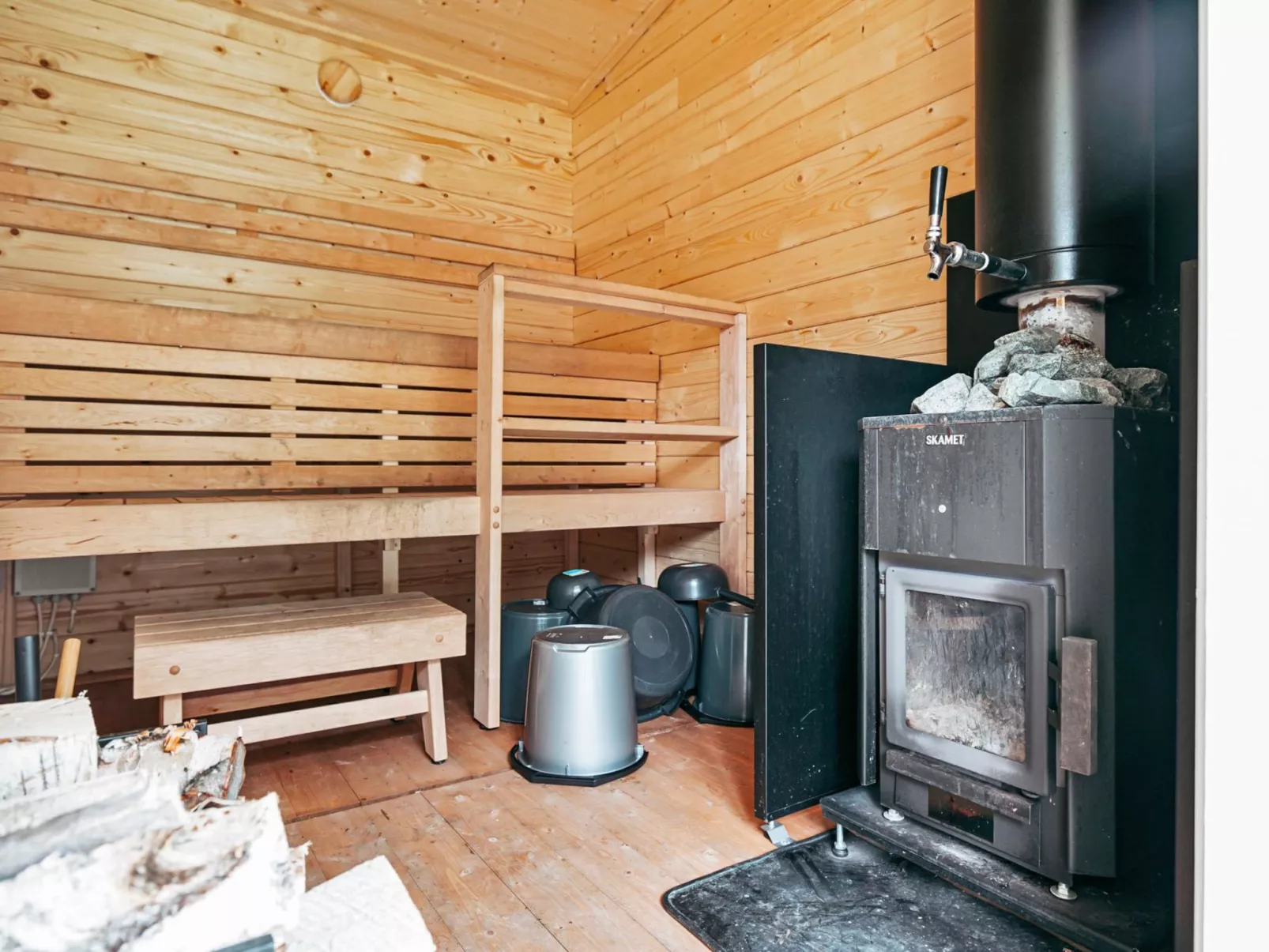 Aapeli iso - Drinnen