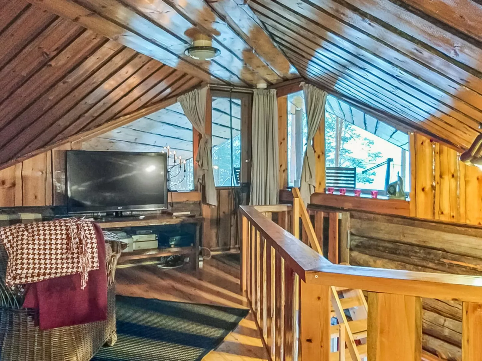 Mäntyniemi - Drinnen