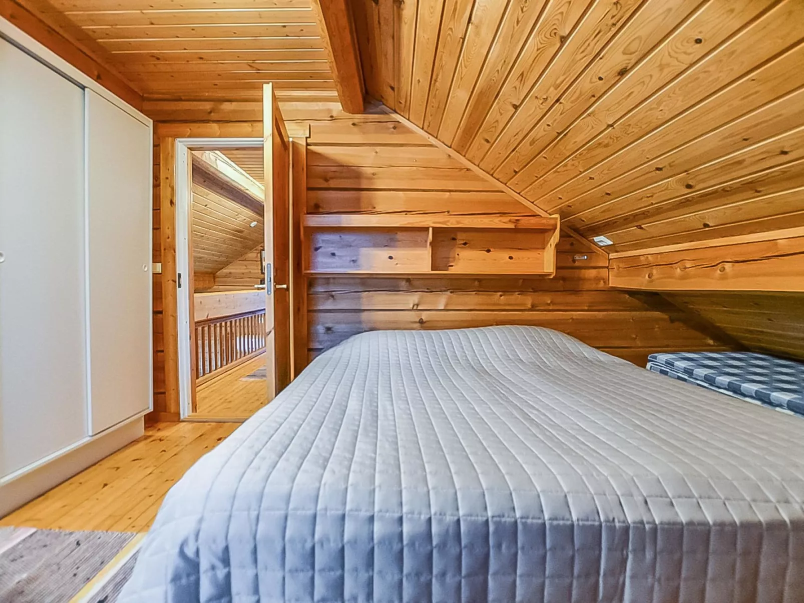 Laattaja mökki - Drinnen