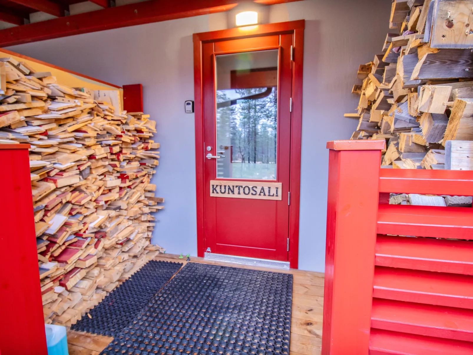 Tuiskukuru a - Drinnen