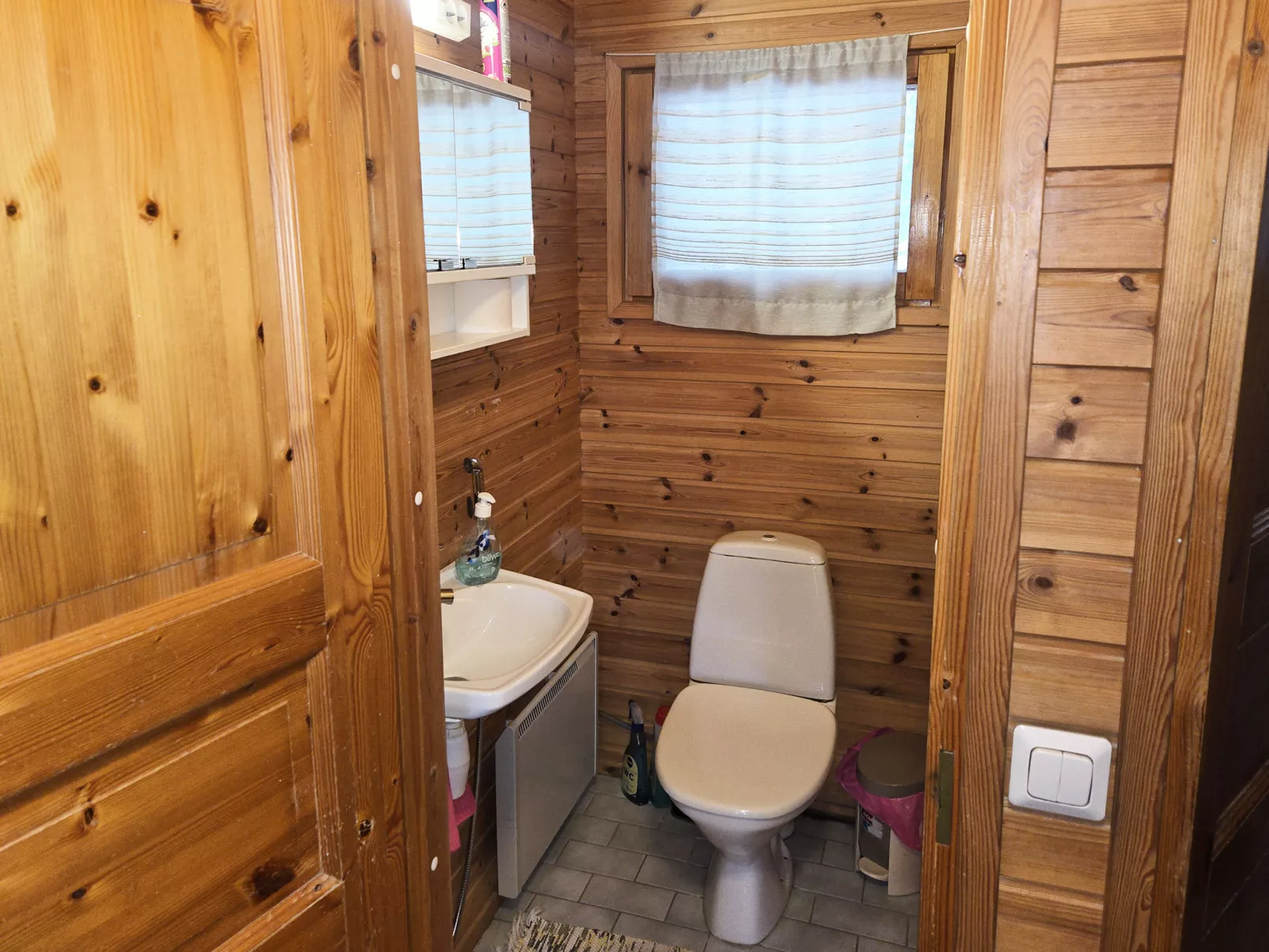 Mäntyniemi - Drinnen