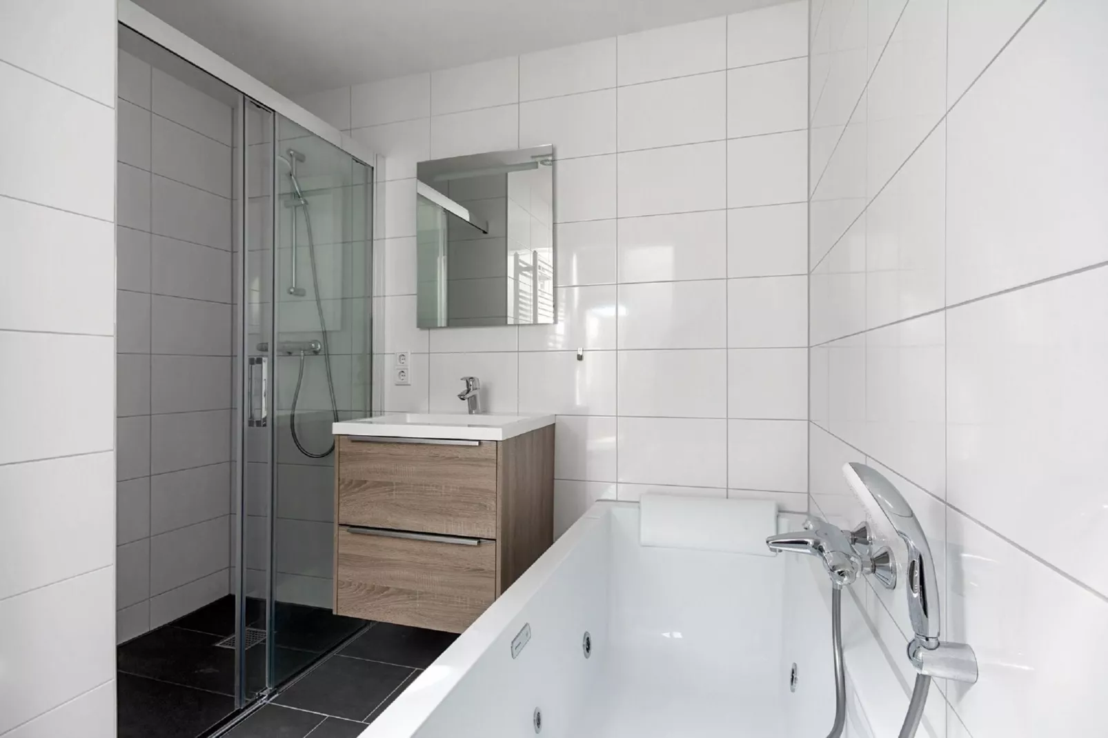 Bungalowpark Schin op Geul 15-Bathroom