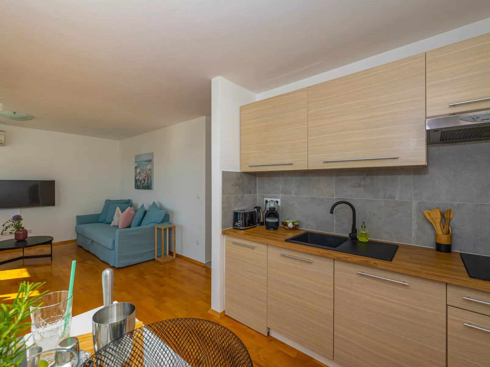 Lorelai / HR-10903-01