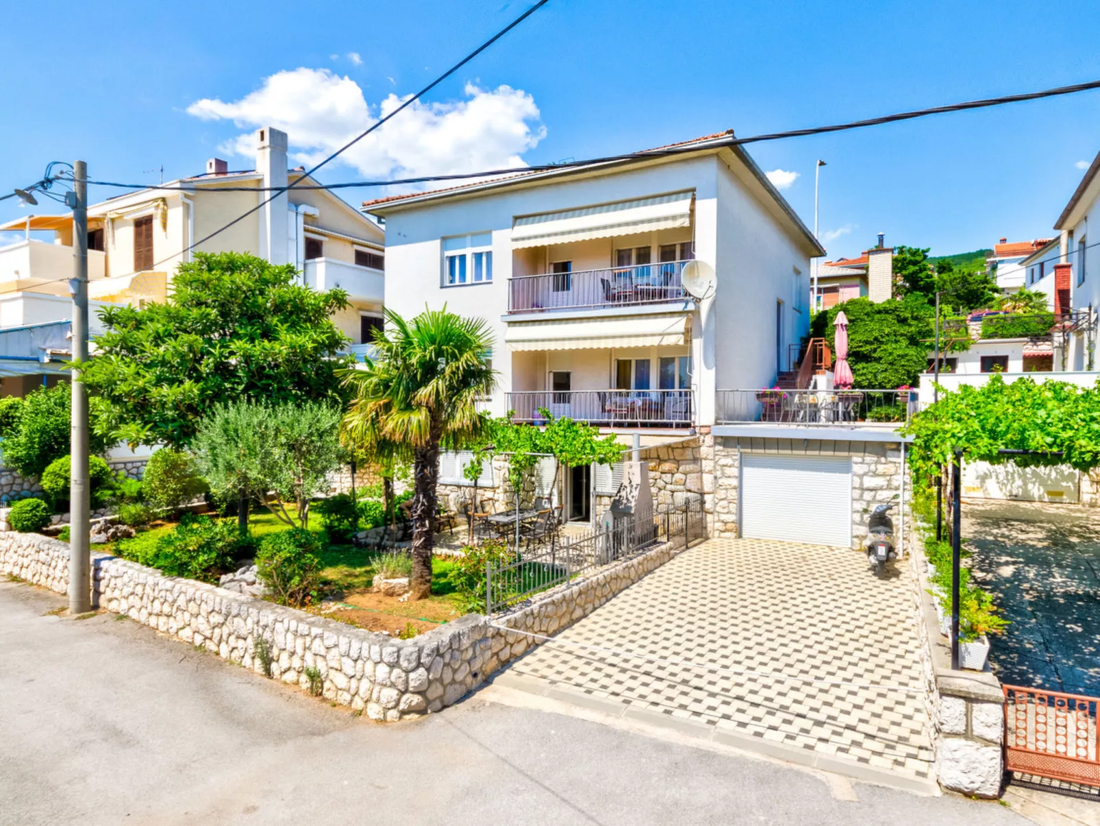 MLADEN 1 / HR-07977-01