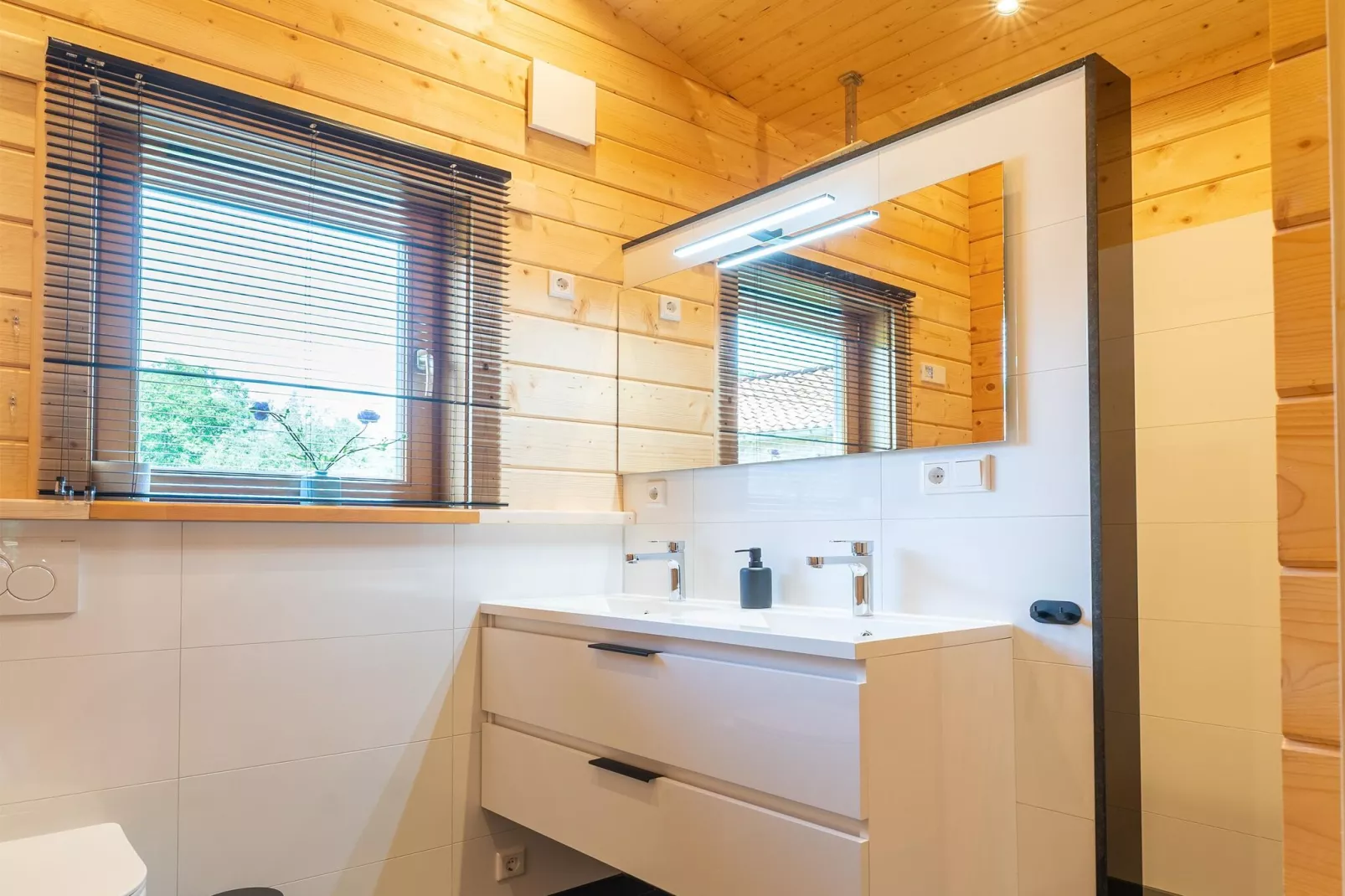 Bie Leentje on the meadow-Bathroom