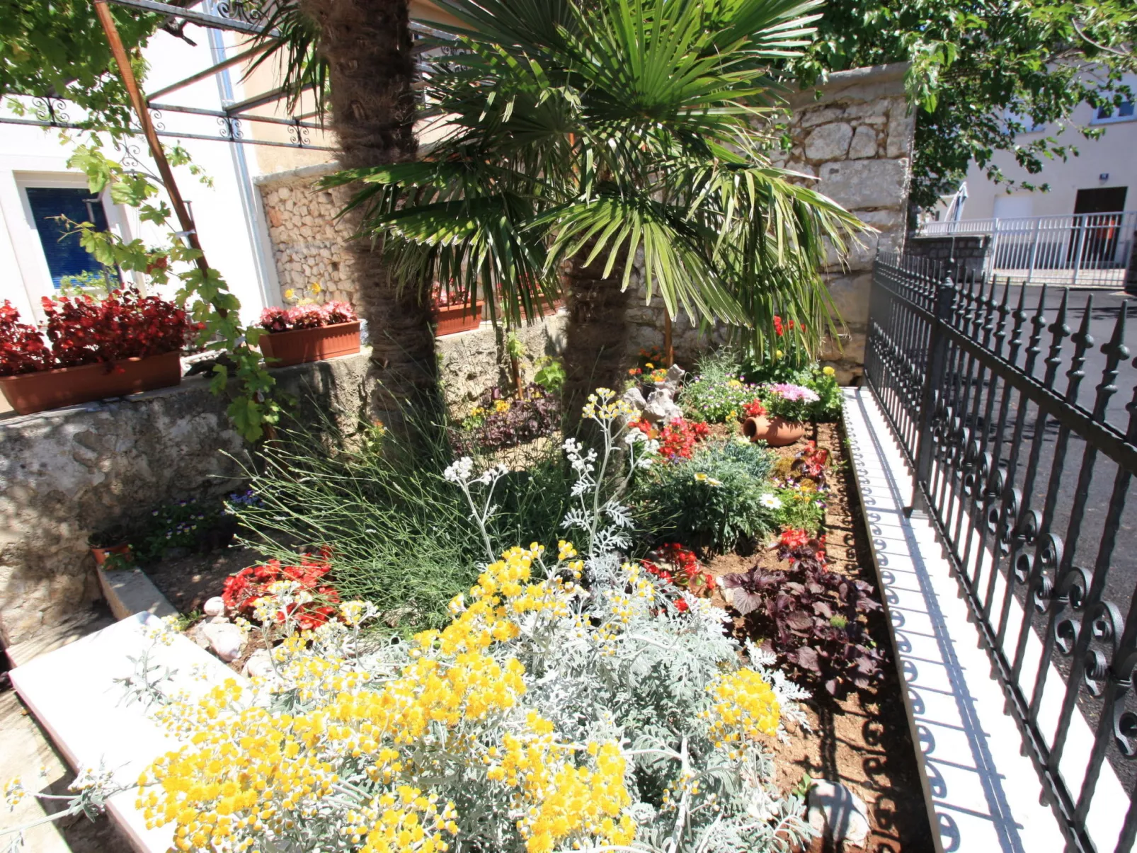 BRNIC 3 / HR-10054-01