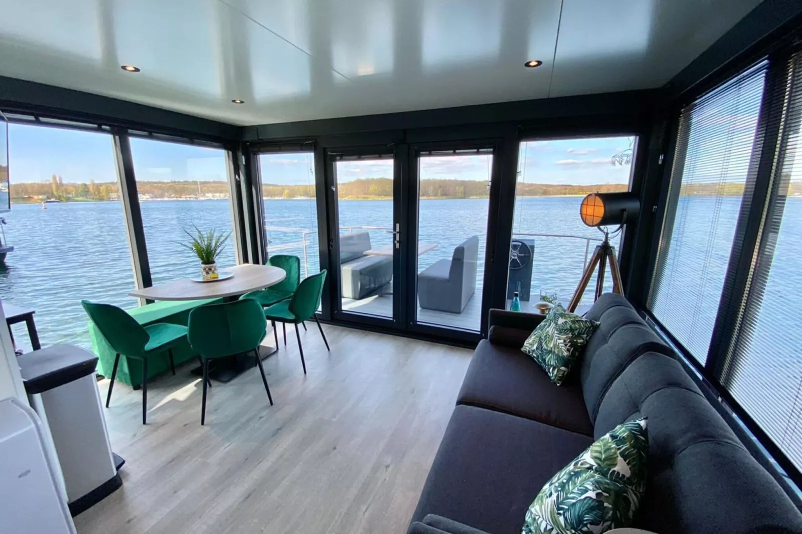 Houseboat Marina Mookerplas 1-Living room
