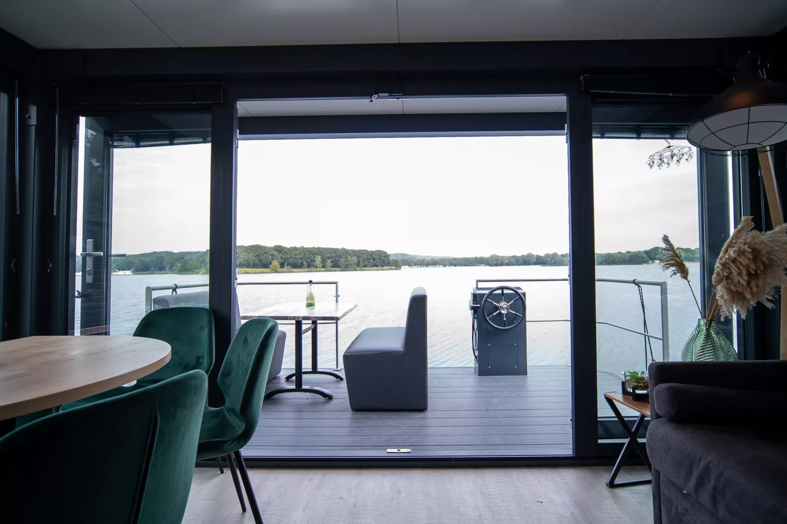 Houseboat Marina Mookerplas 1-Living room