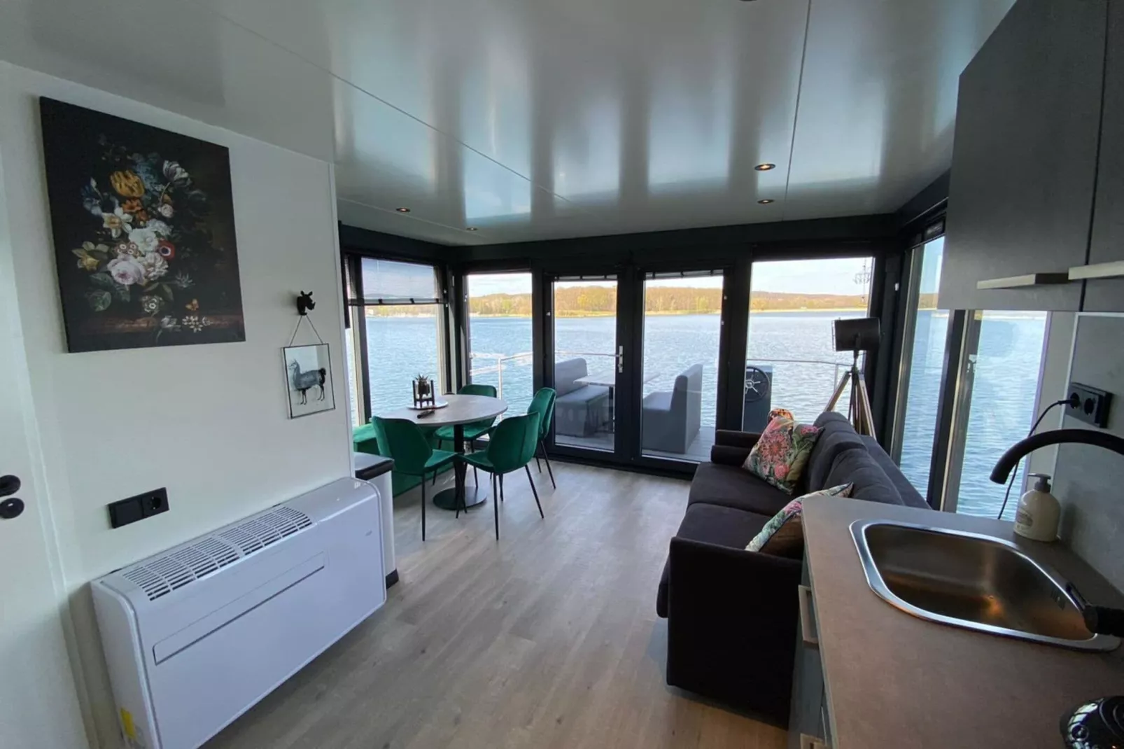 Houseboat Marina Mookerplas 1-Kitchen