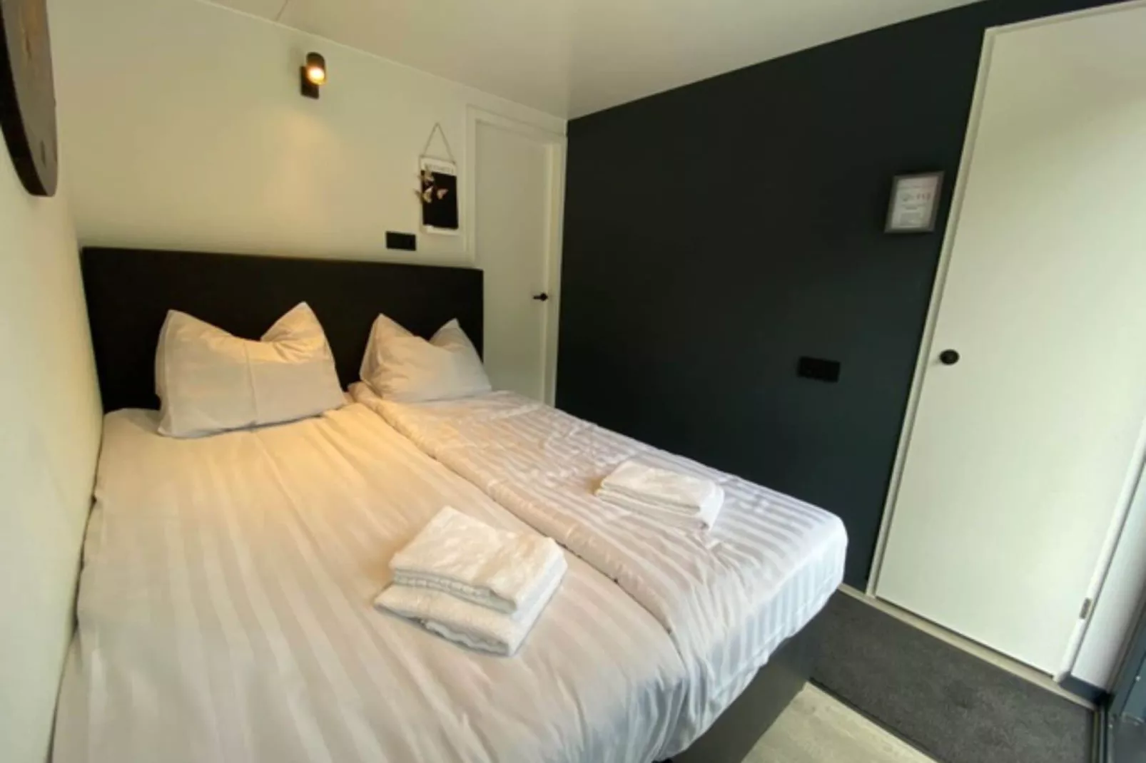 Houseboat Marina Mookerplas 1-Bedroom